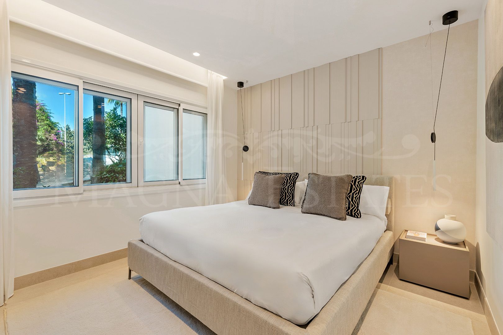 Apartamento planta baja renovado en primera línea de playa en Bahía del Velerín