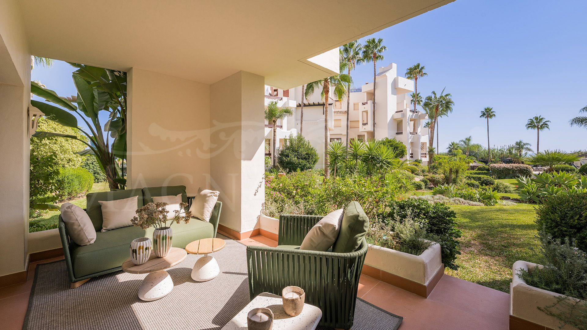 Apartamento planta baja renovado en primera línea de playa en Bahía del Velerín