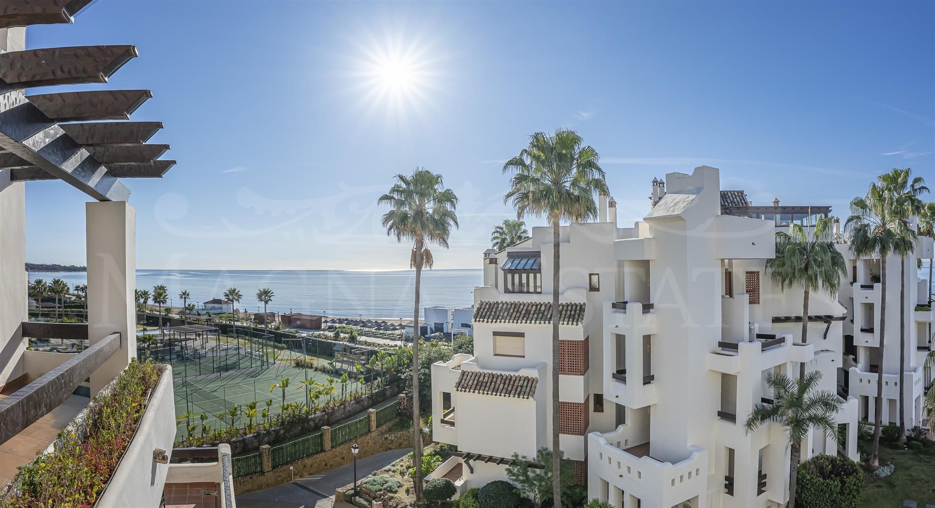 Apartamento planta baja renovado en primera línea de playa en Bahía del Velerín
