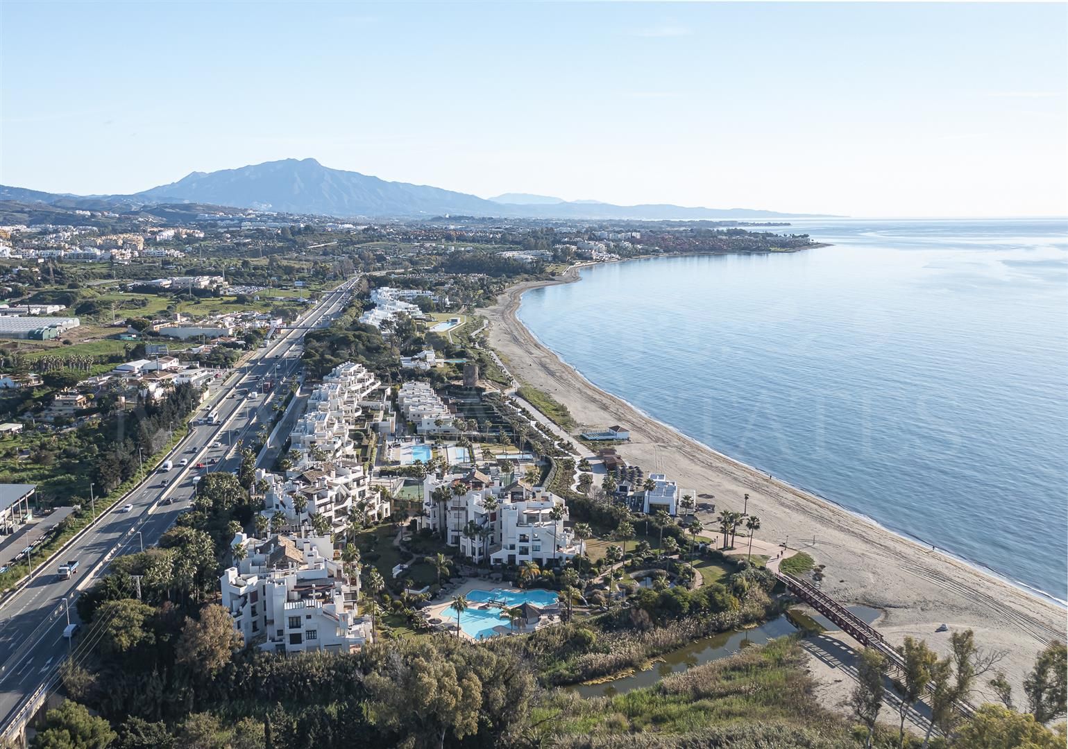 Apartamento planta baja renovado en primera línea de playa en Bahía del Velerín