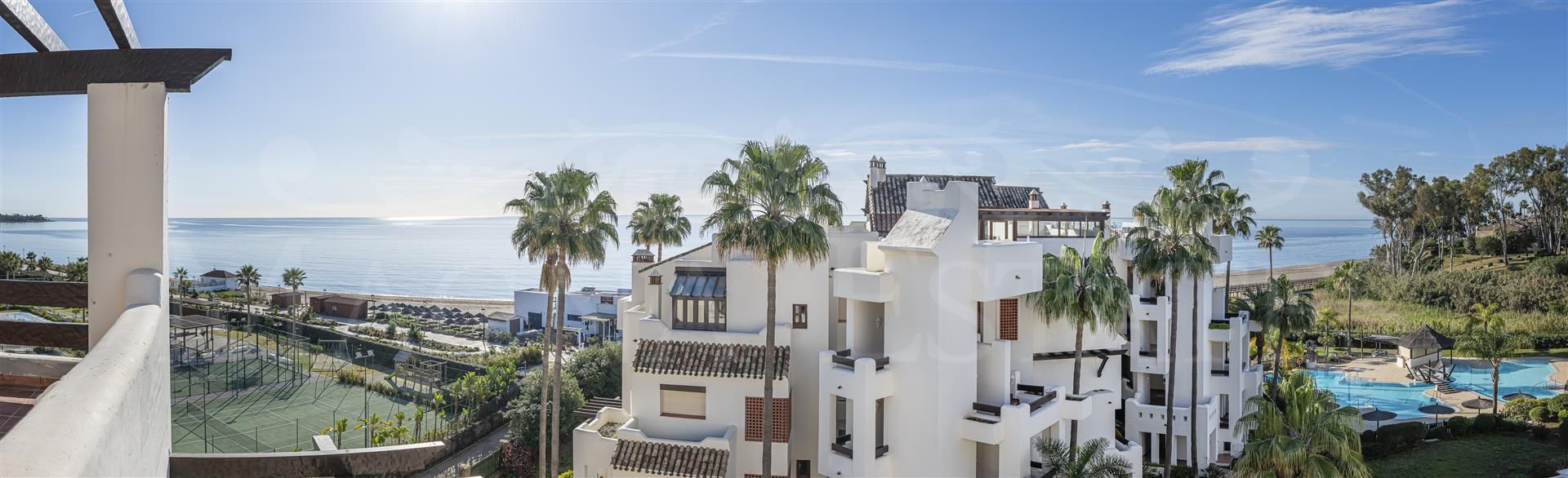 Apartamento planta baja renovado en primera línea de playa en Bahía del Velerín