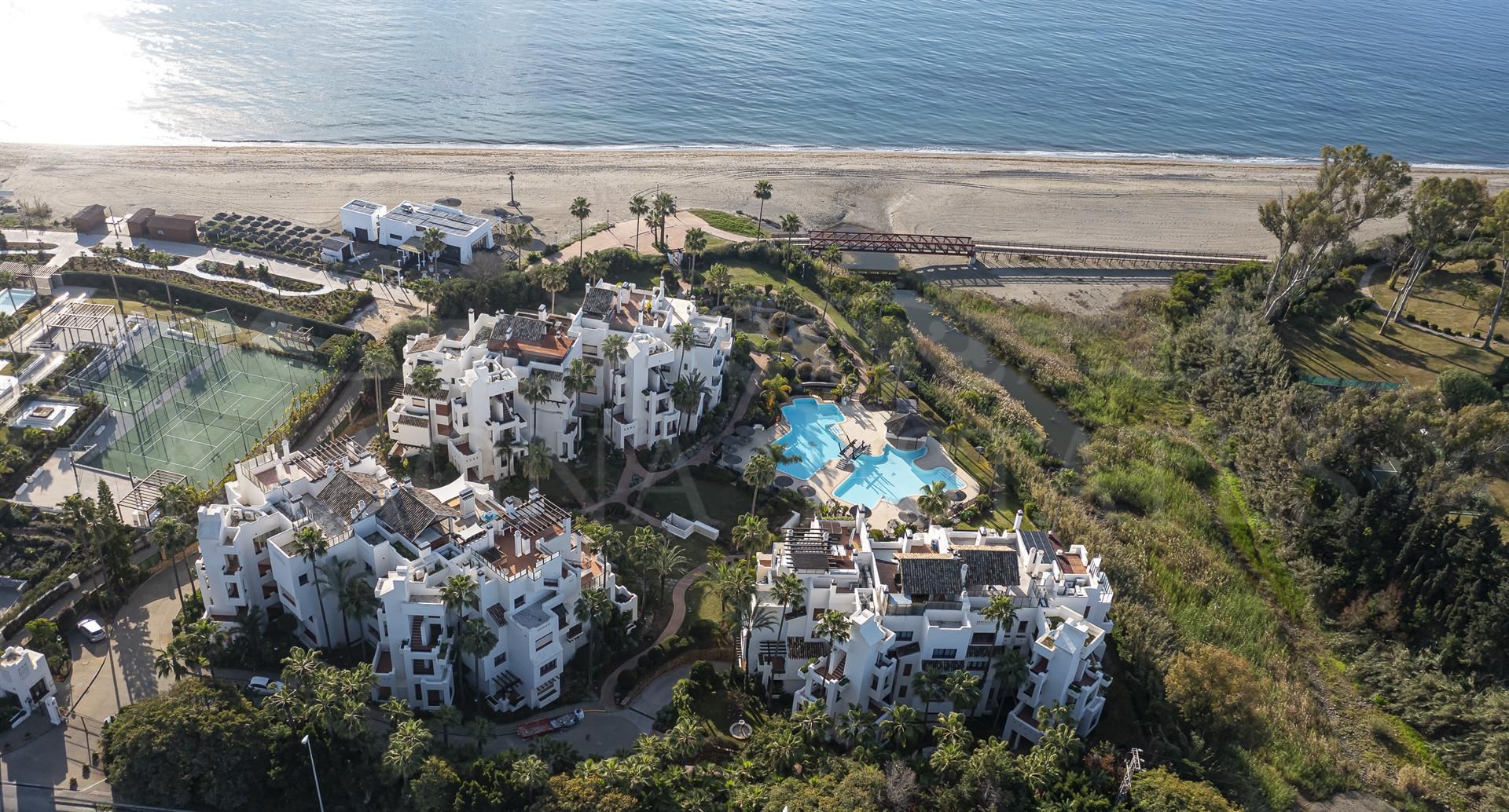 Apartamento planta baja renovado en primera línea de playa en Bahía del Velerín