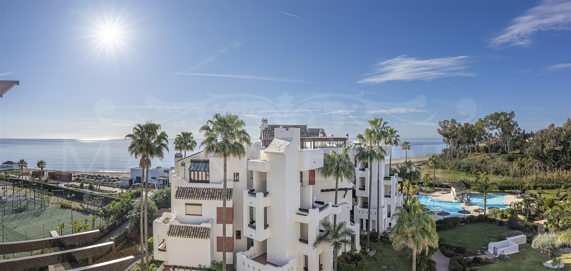 Apartamento planta baja renovado en primera línea de playa en Bahía del Velerín
