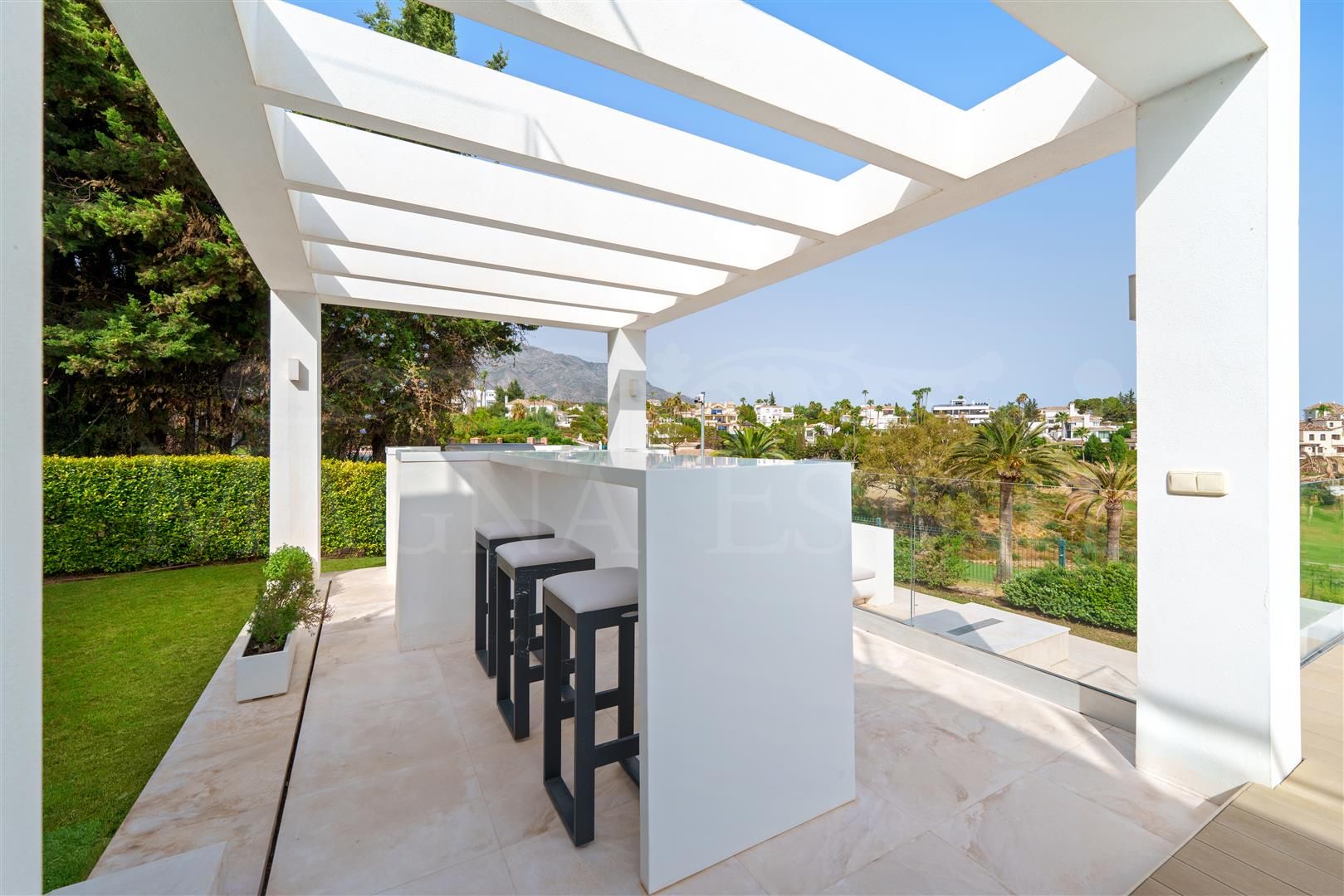 Contemporary Five-Bedroom Villa Frontline Golf in Nueva Andalucia, Marbella