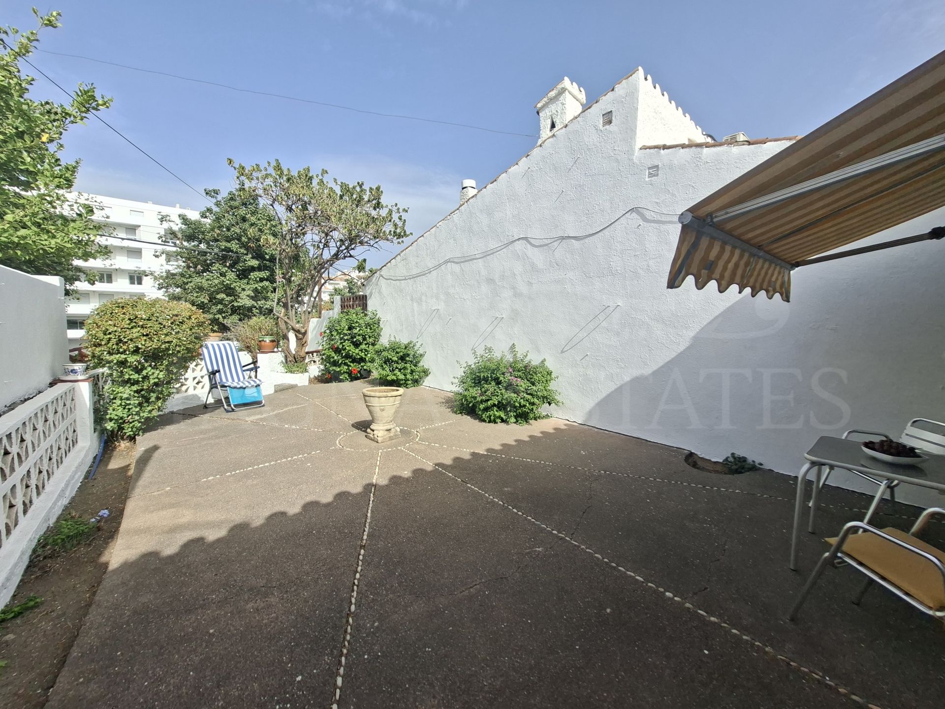 Charming 2-Bedroom Bungalow in Prime Walkable Location