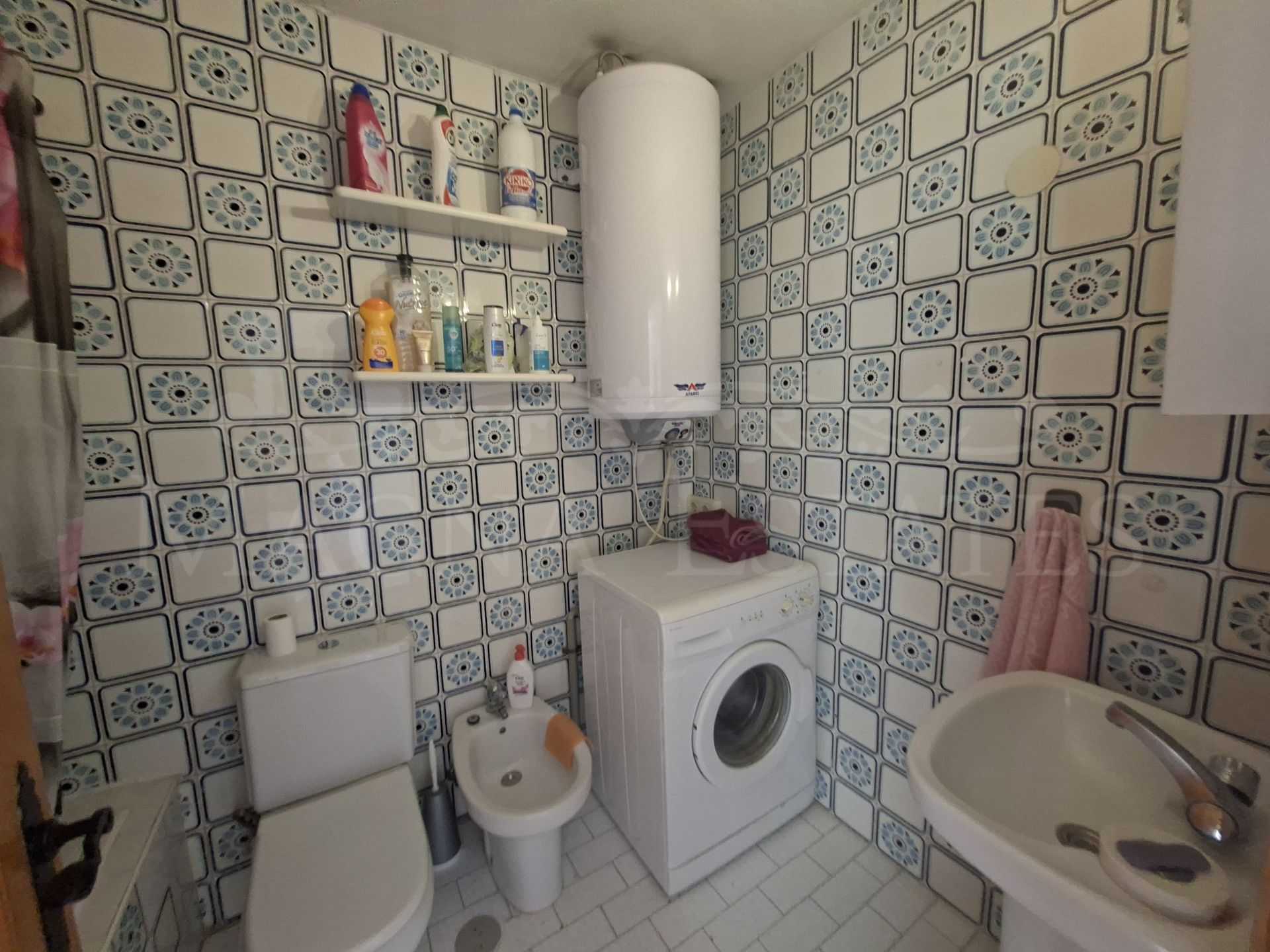 Charming 2-Bedroom Bungalow in Prime Walkable Location