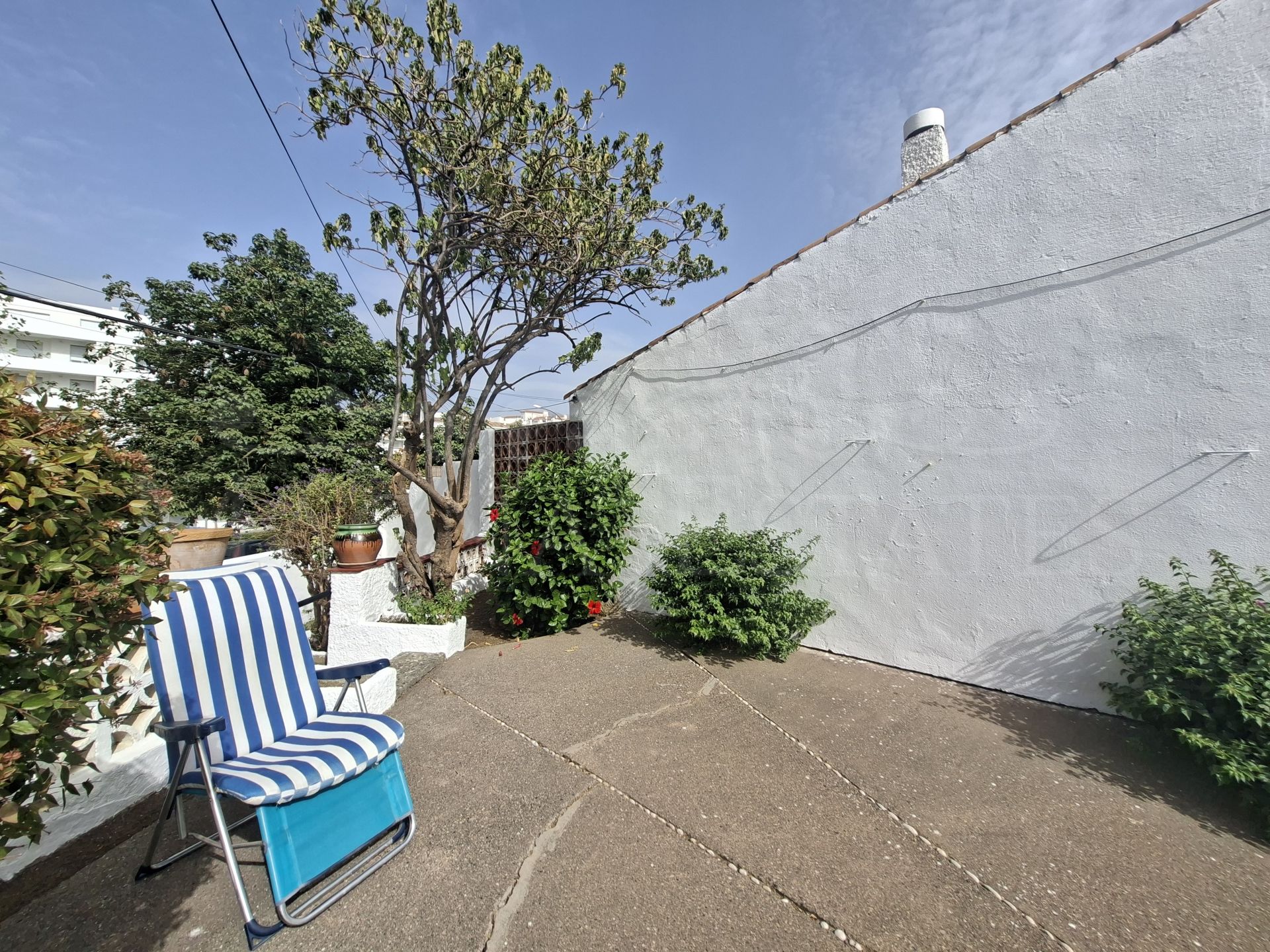 Charming 2-Bedroom Bungalow in Prime Walkable Location