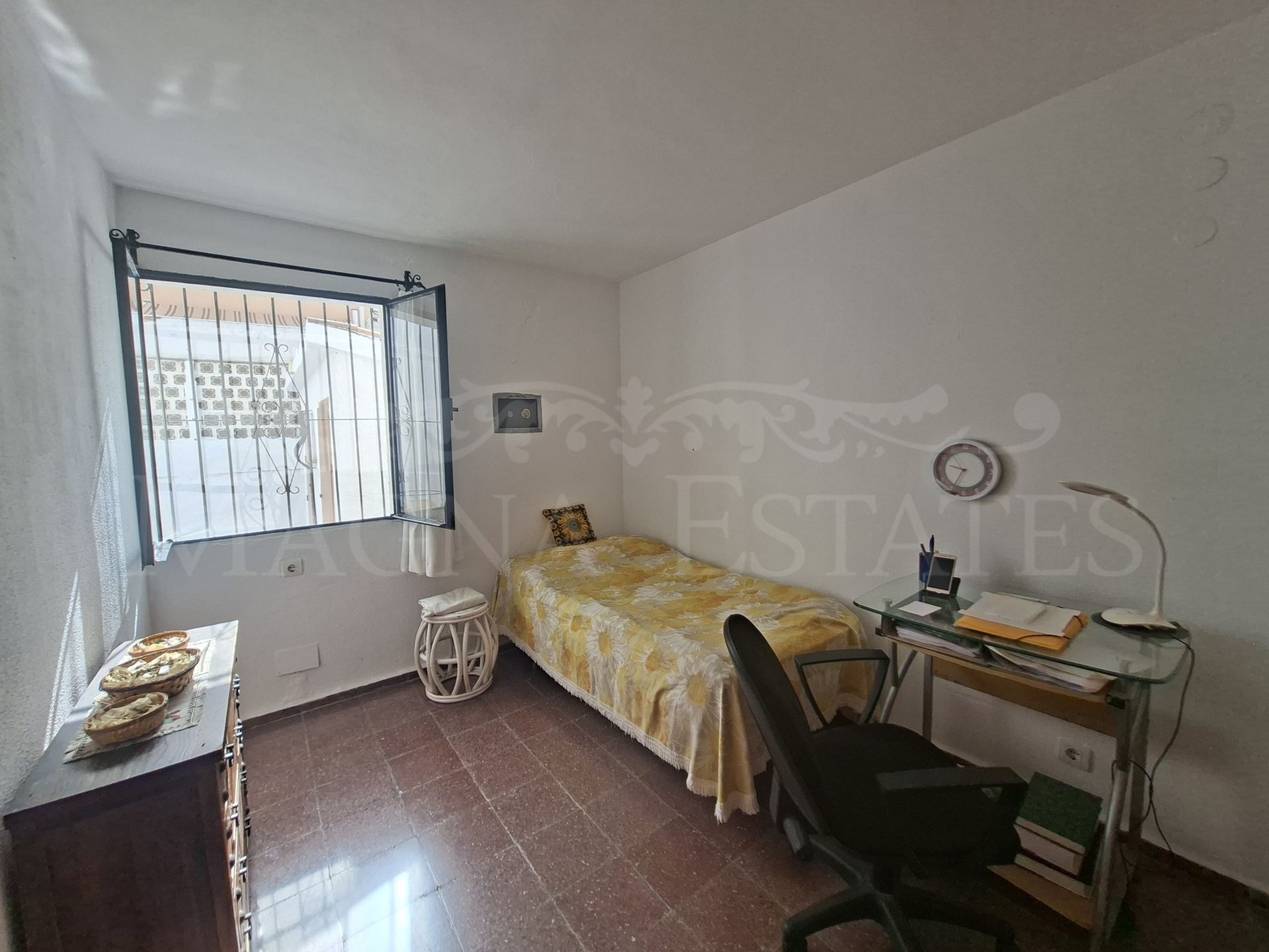 Charming 2-Bedroom Bungalow in Prime Walkable Location