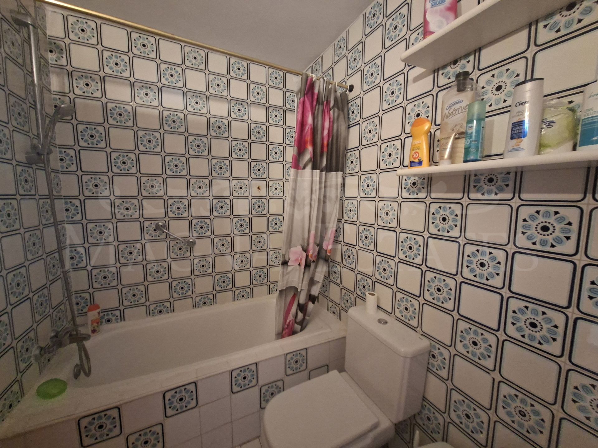 Charming 2-Bedroom Bungalow in Prime Walkable Location