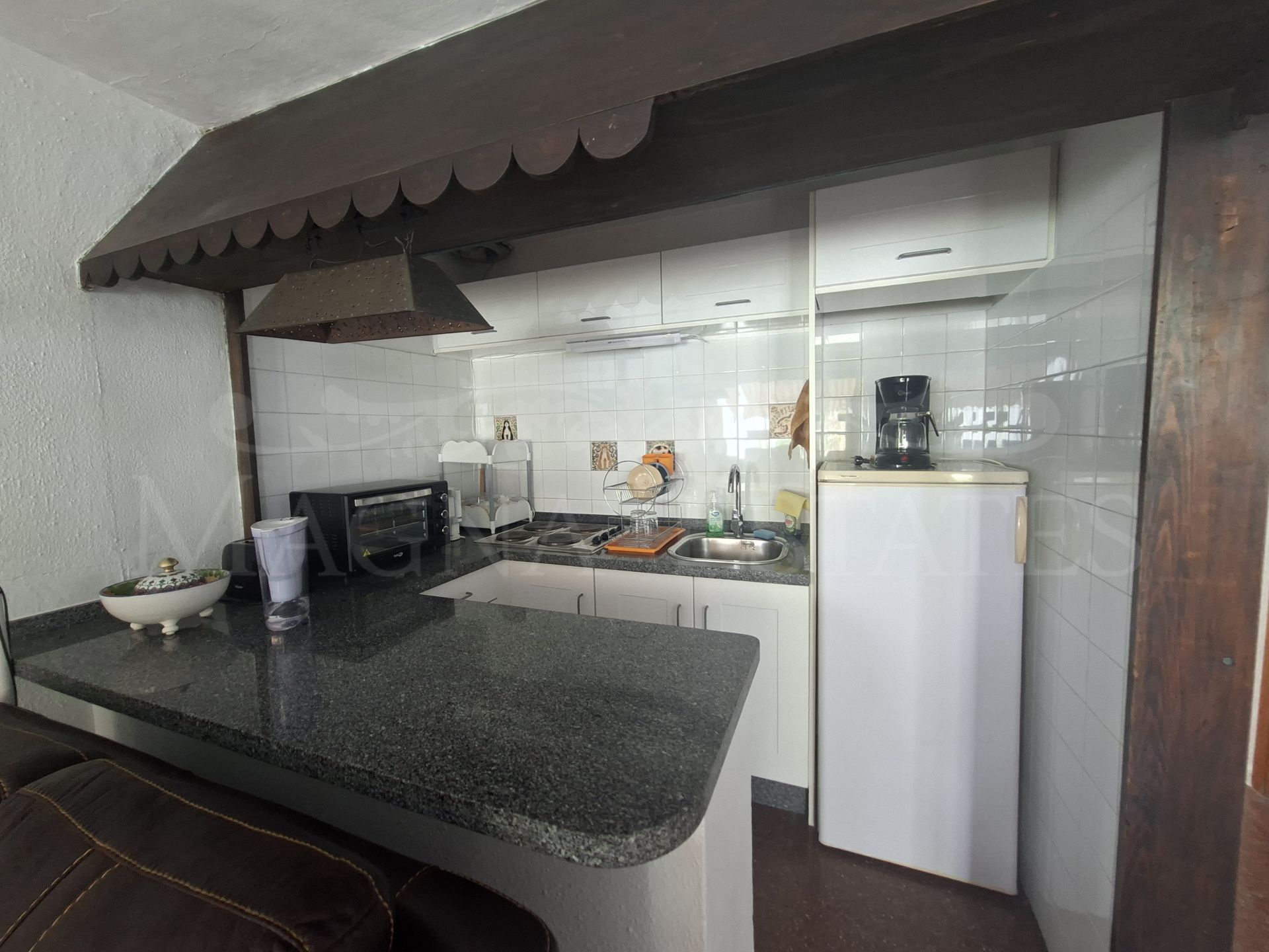 Charming 2-Bedroom Bungalow in Prime Walkable Location