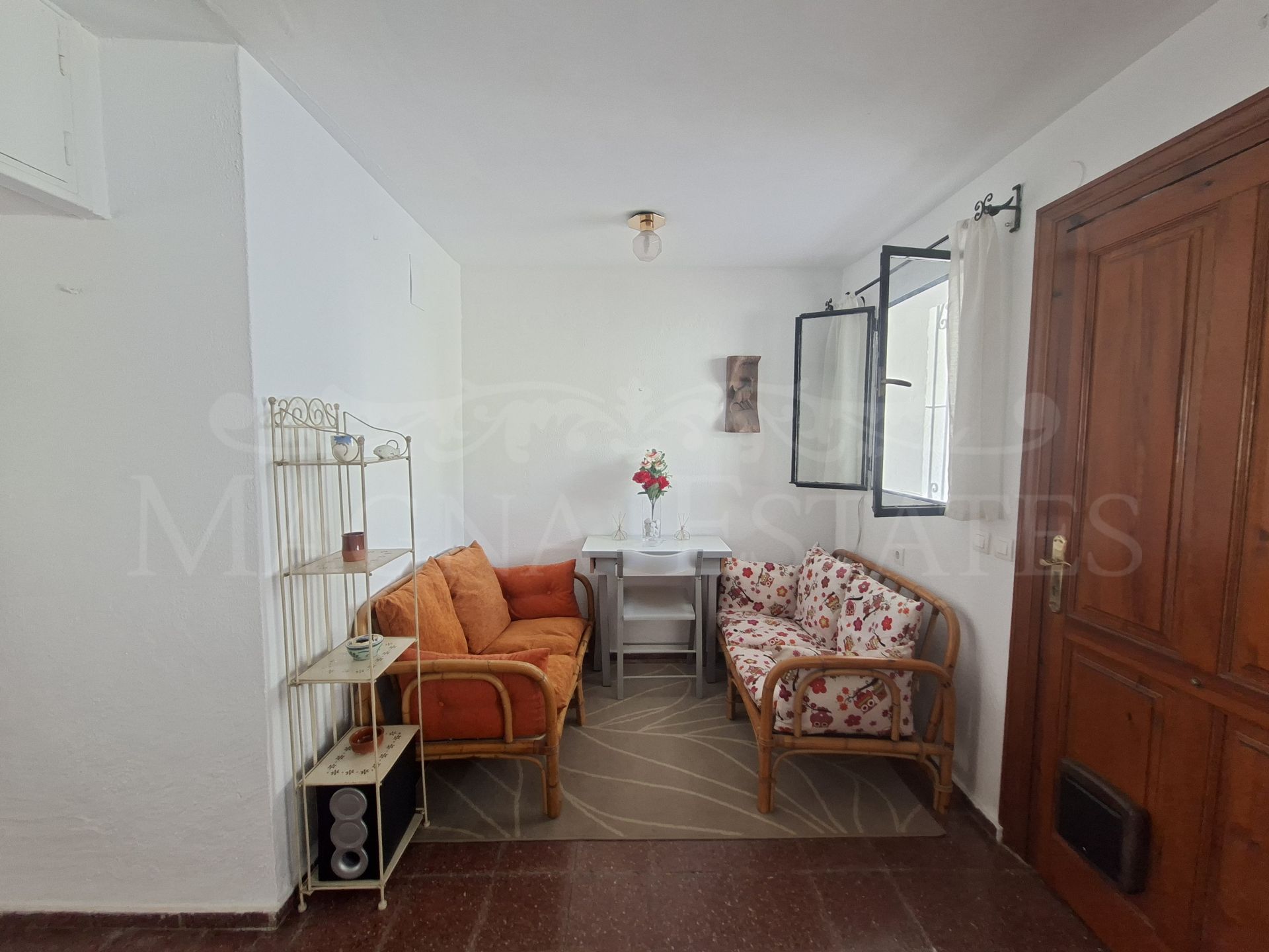 Charming 2-Bedroom Bungalow in Prime Walkable Location