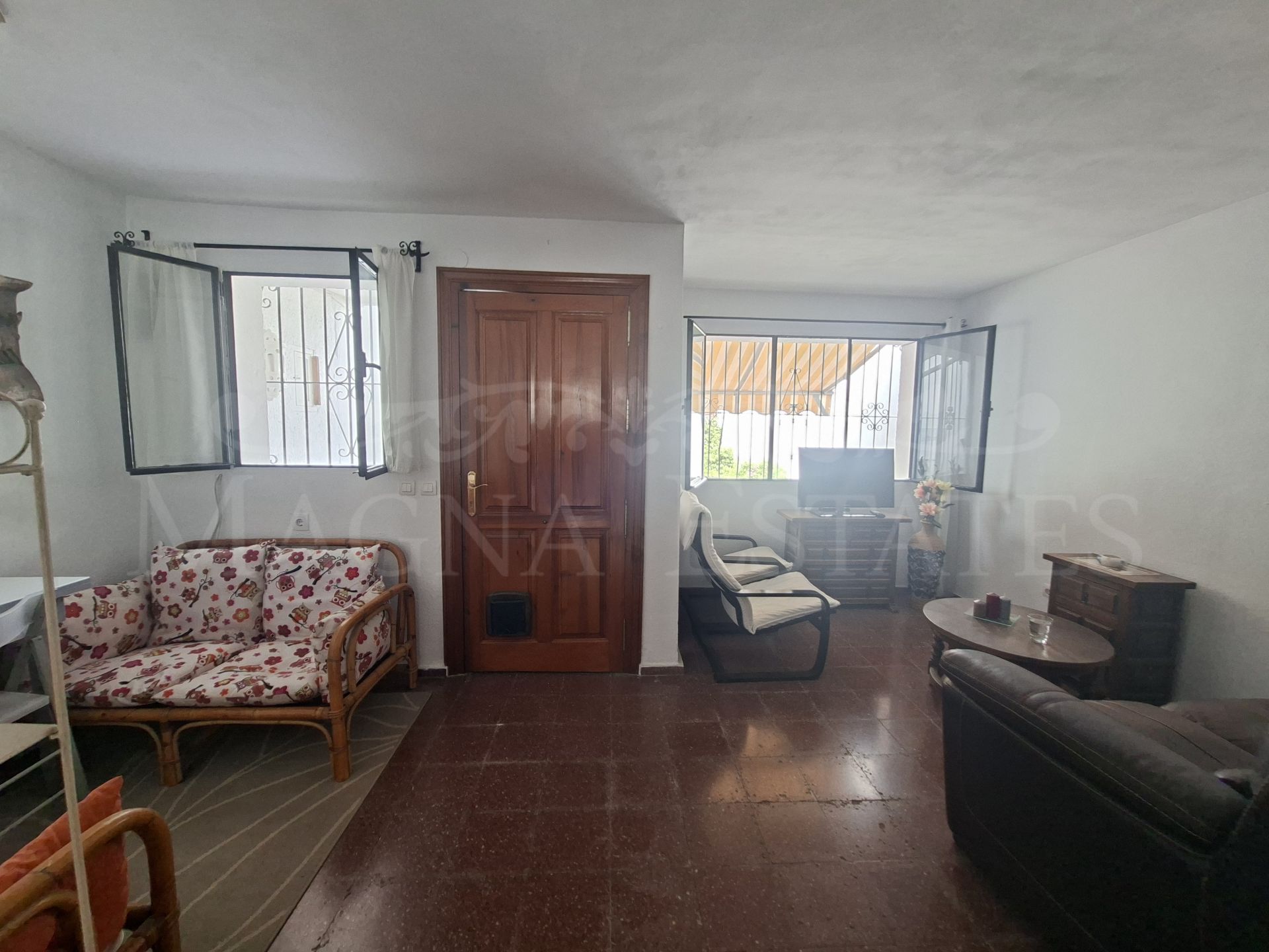 Charming 2-Bedroom Bungalow in Prime Walkable Location