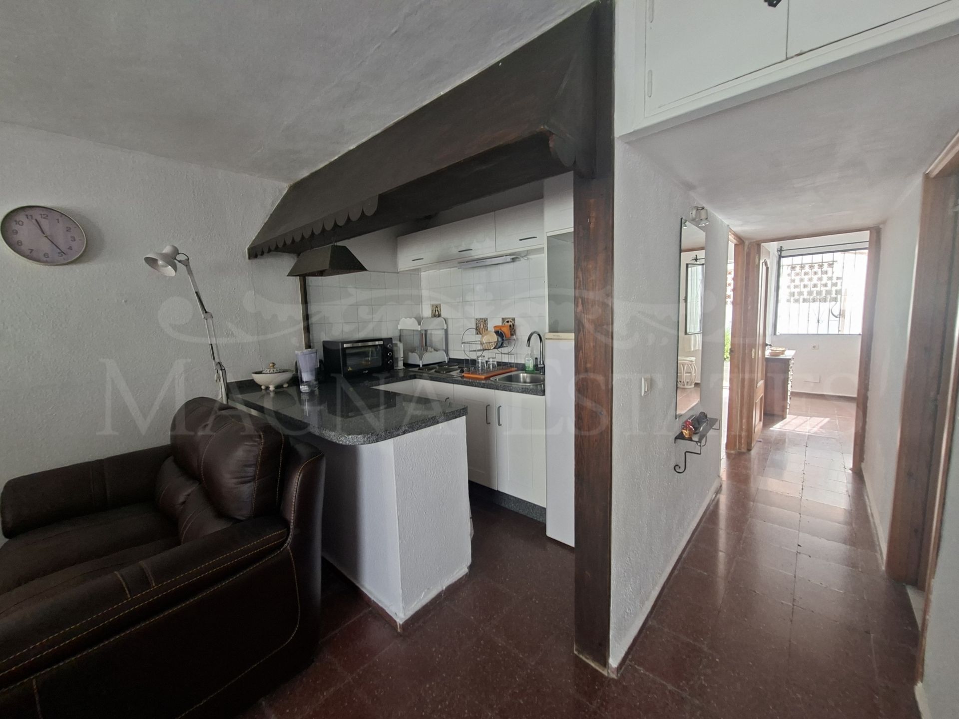 Charming 2-Bedroom Bungalow in Prime Walkable Location