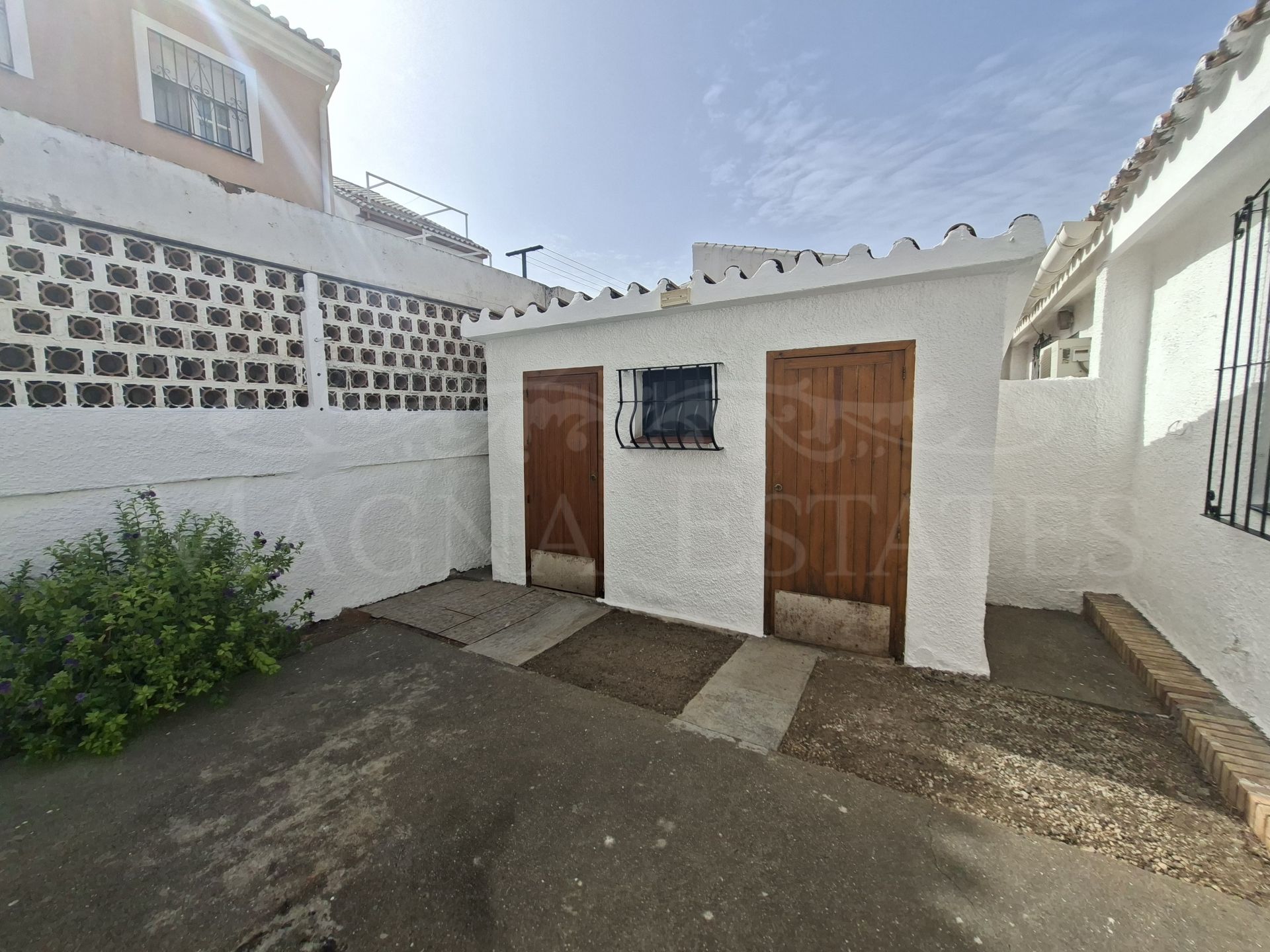Charming 2-Bedroom Bungalow in Prime Walkable Location