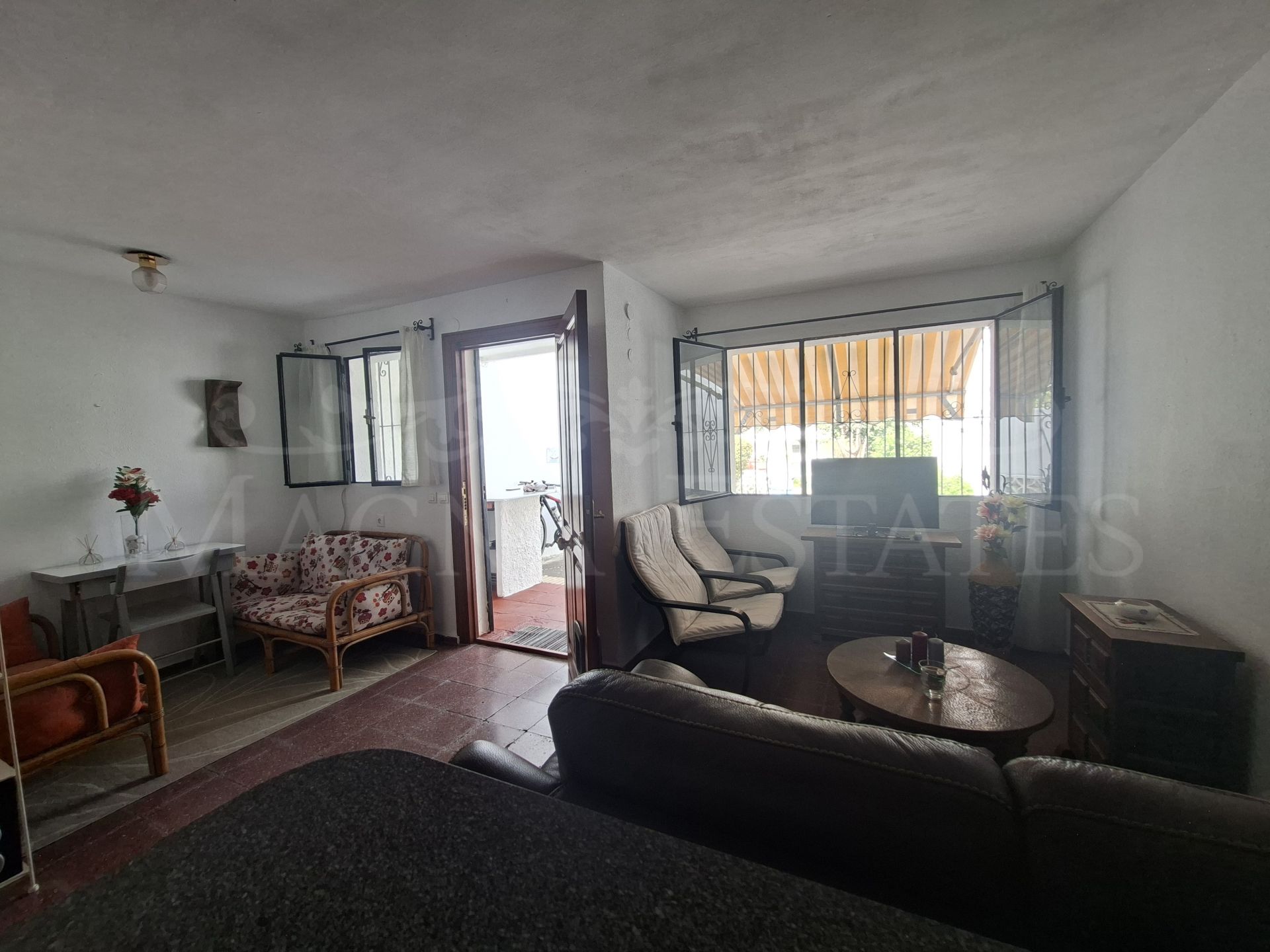 Charming 2-Bedroom Bungalow in Prime Walkable Location
