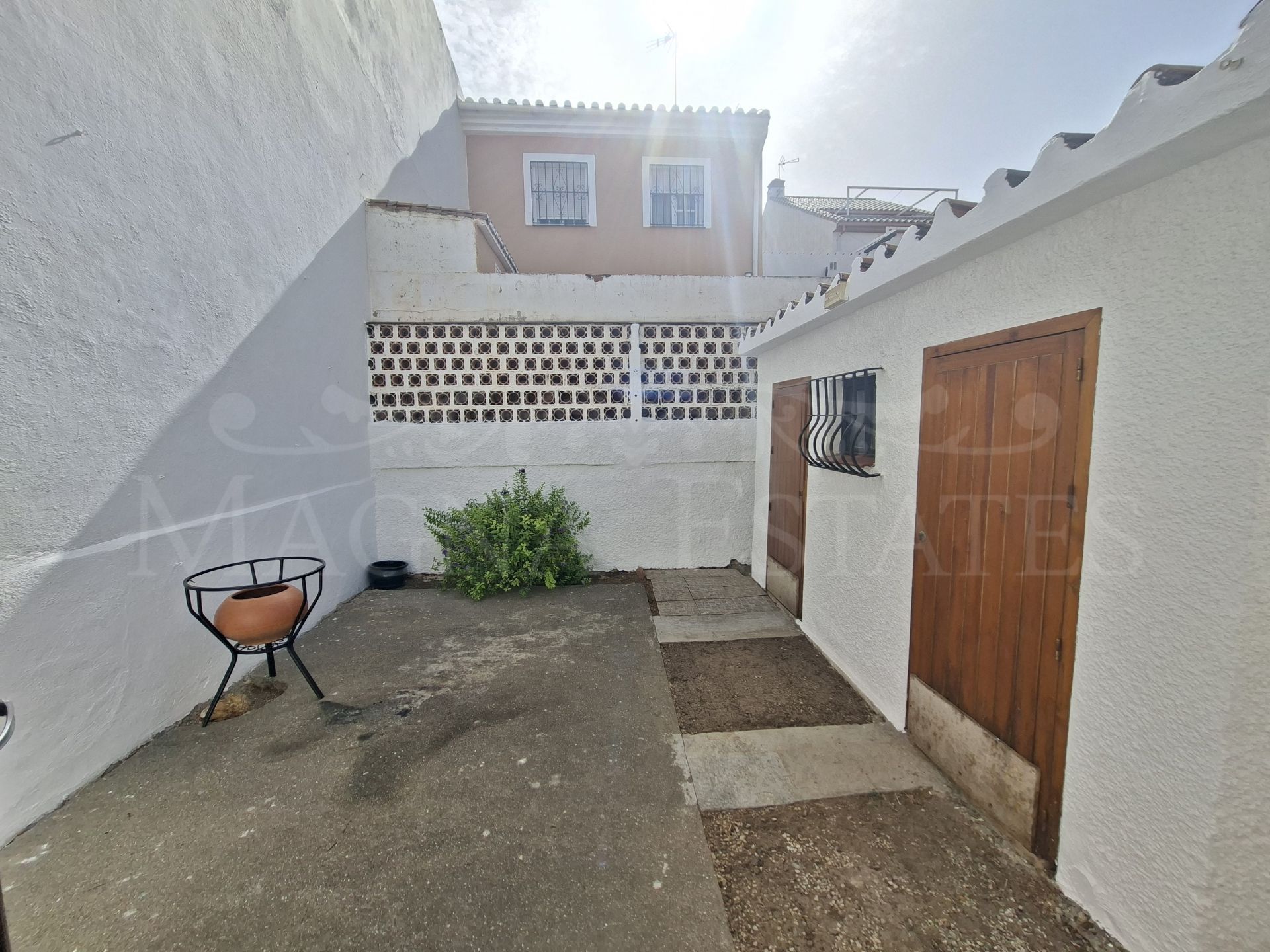 Charming 2-Bedroom Bungalow in Prime Walkable Location