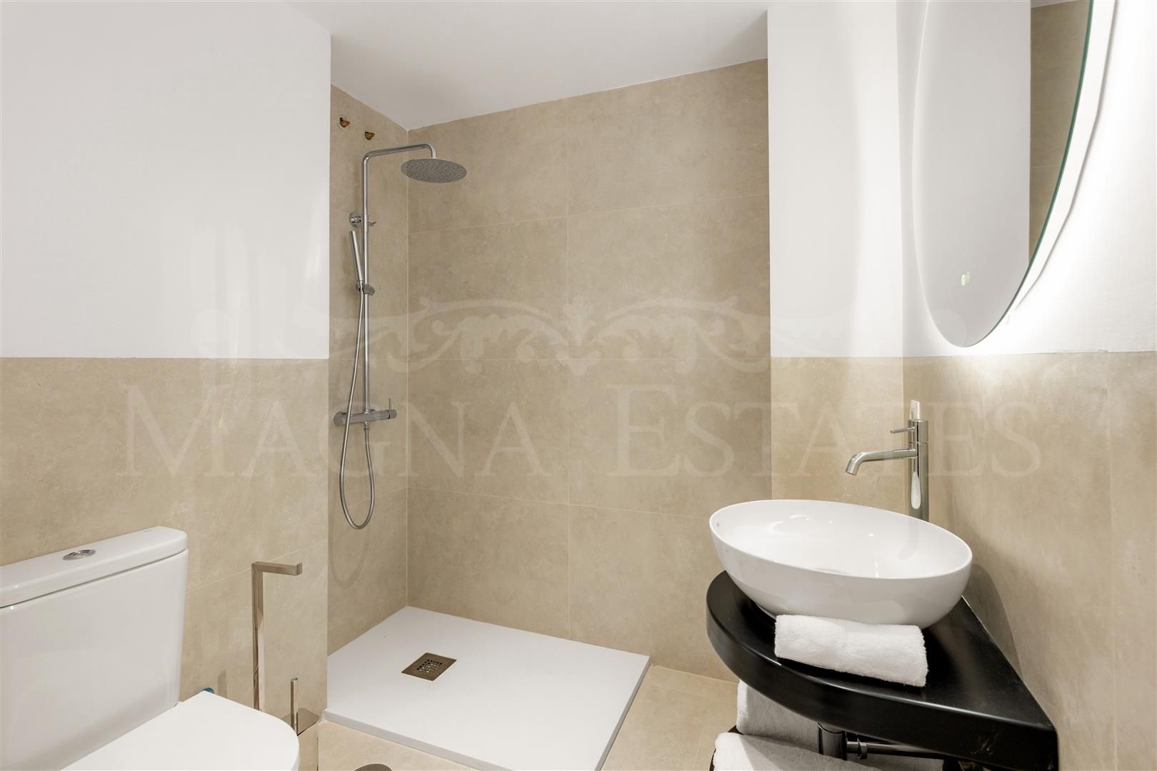 Spacious Duplex with Panoramic Views in Señorio de Aloha, Nueva Andalucia