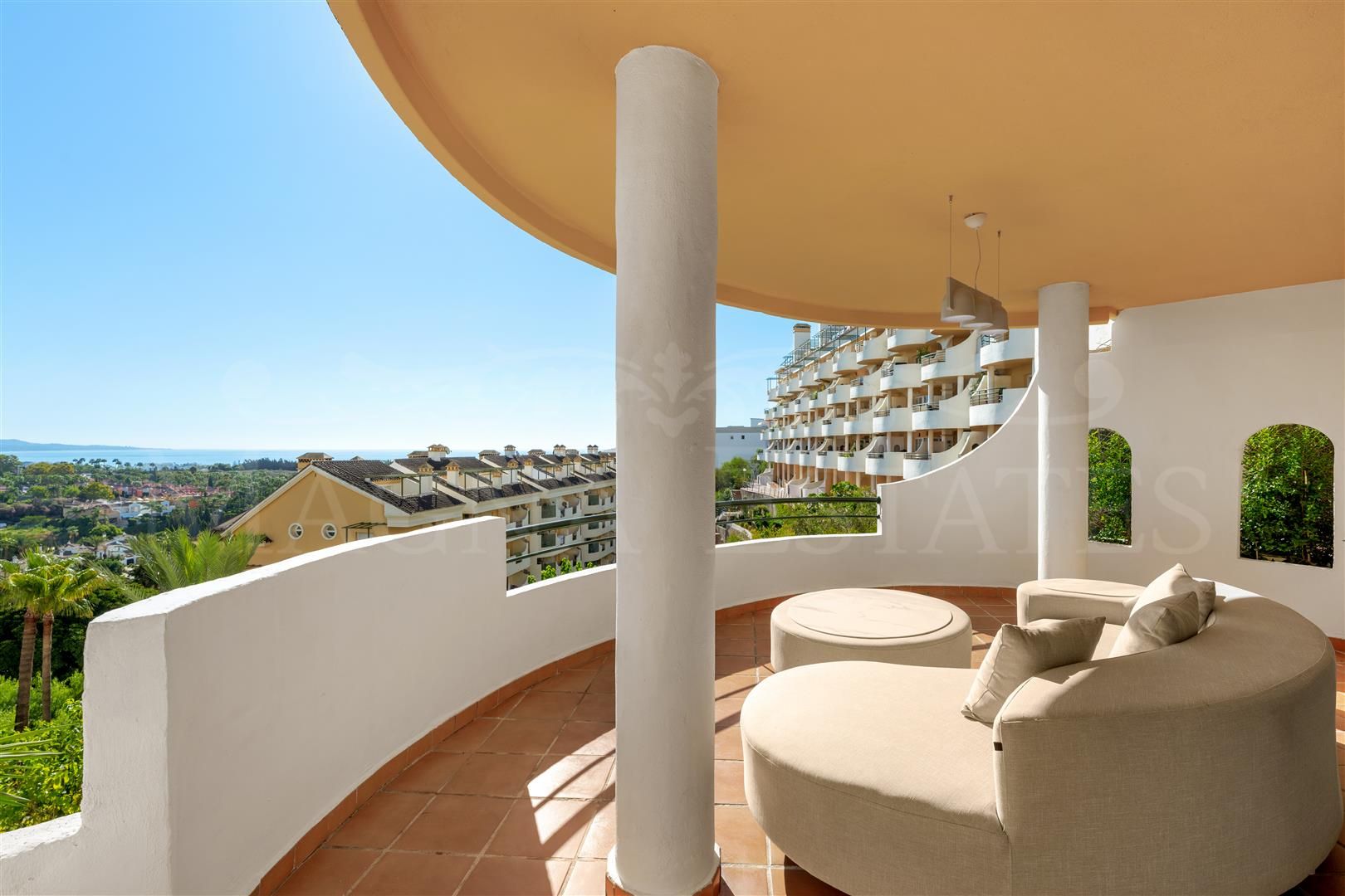 Spacious Duplex with Panoramic Views in Señorio de Aloha, Nueva Andalucia