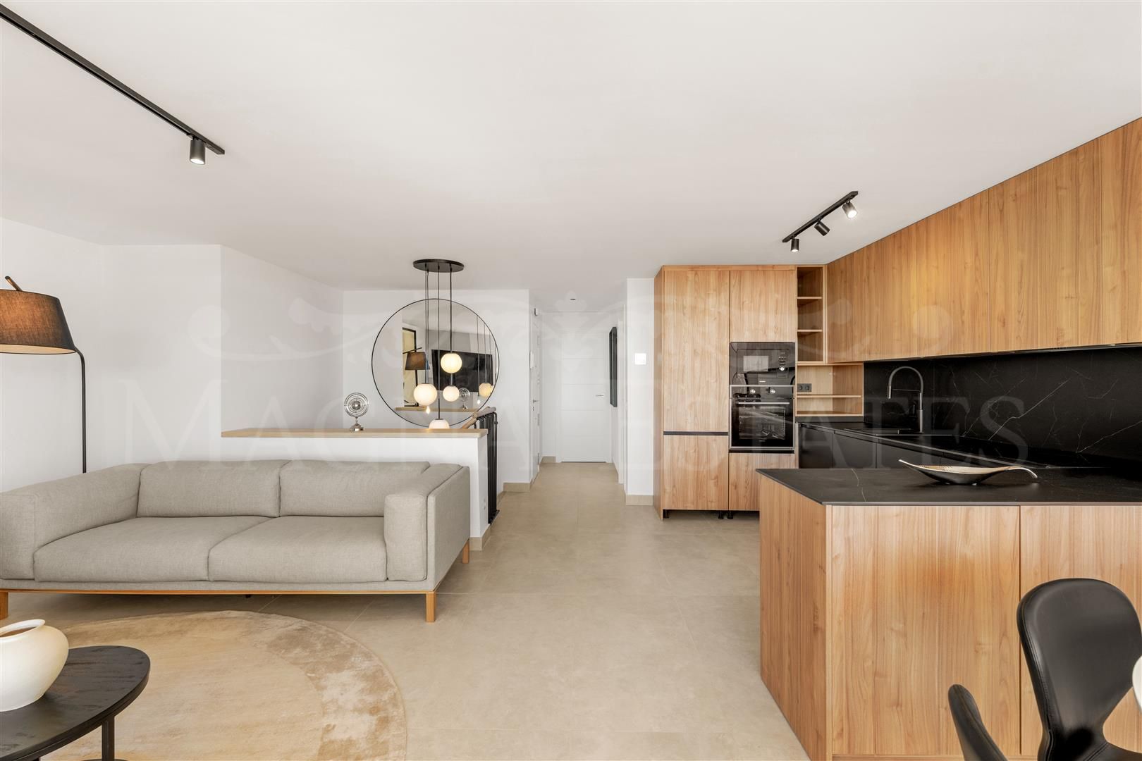 Spacious Duplex with Panoramic Views in Señorio de Aloha, Nueva Andalucia
