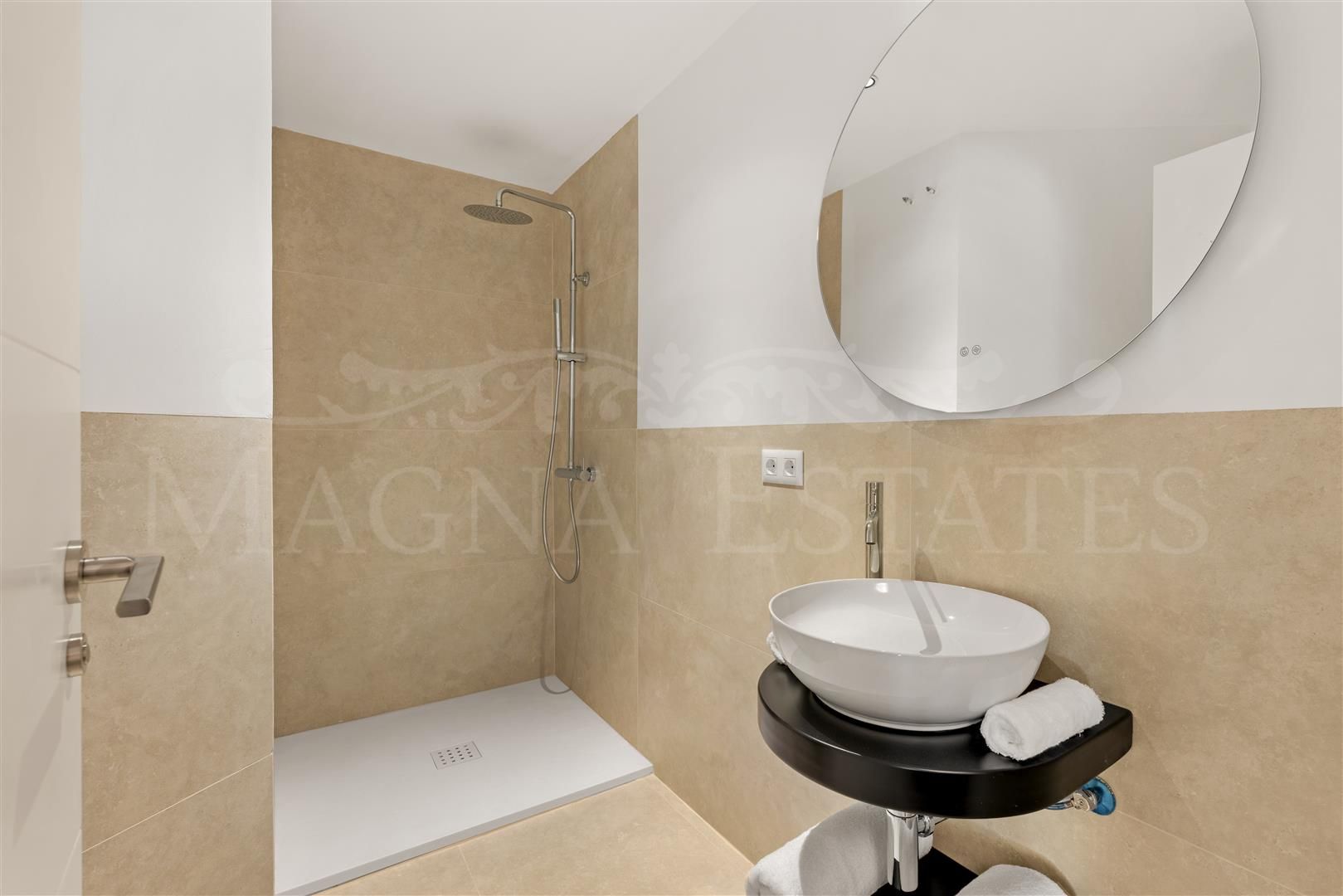 Spacious Duplex with Panoramic Views in Señorio de Aloha, Nueva Andalucia