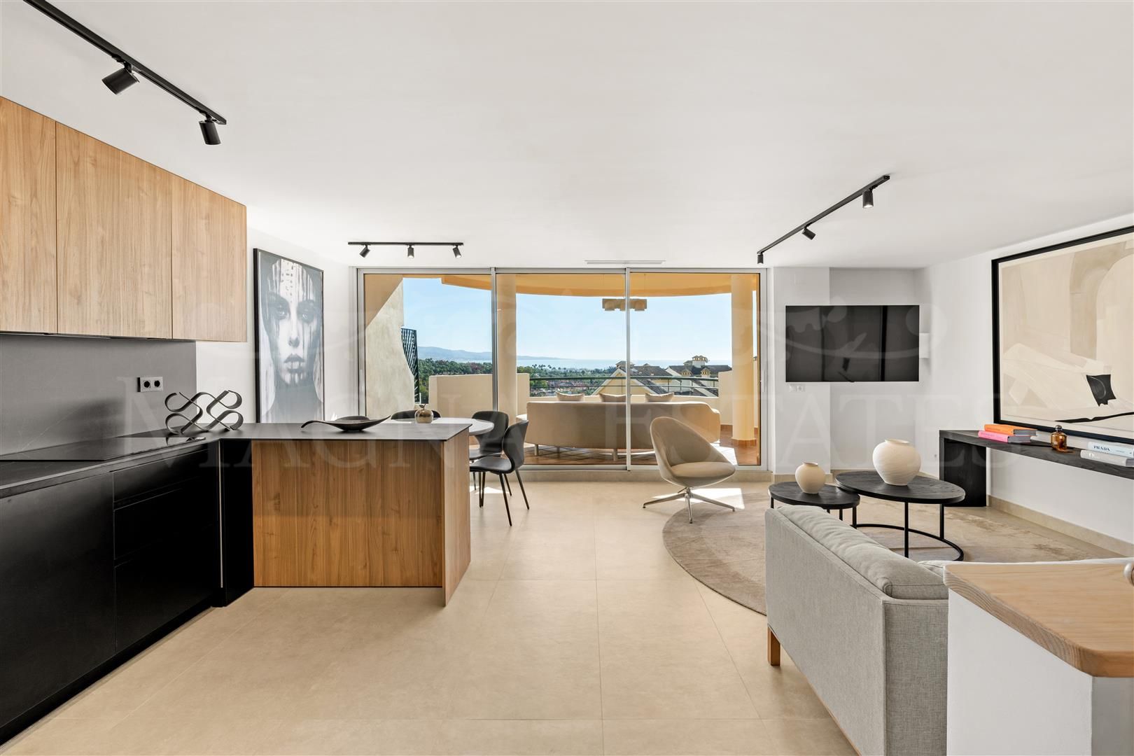 Spacious Duplex with Panoramic Views in Señorio de Aloha, Nueva Andalucia