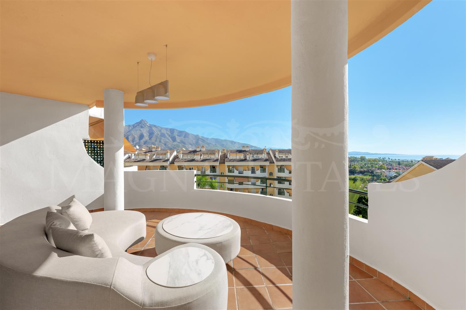 Spacious Duplex with Panoramic Views in Señorio de Aloha, Nueva Andalucia