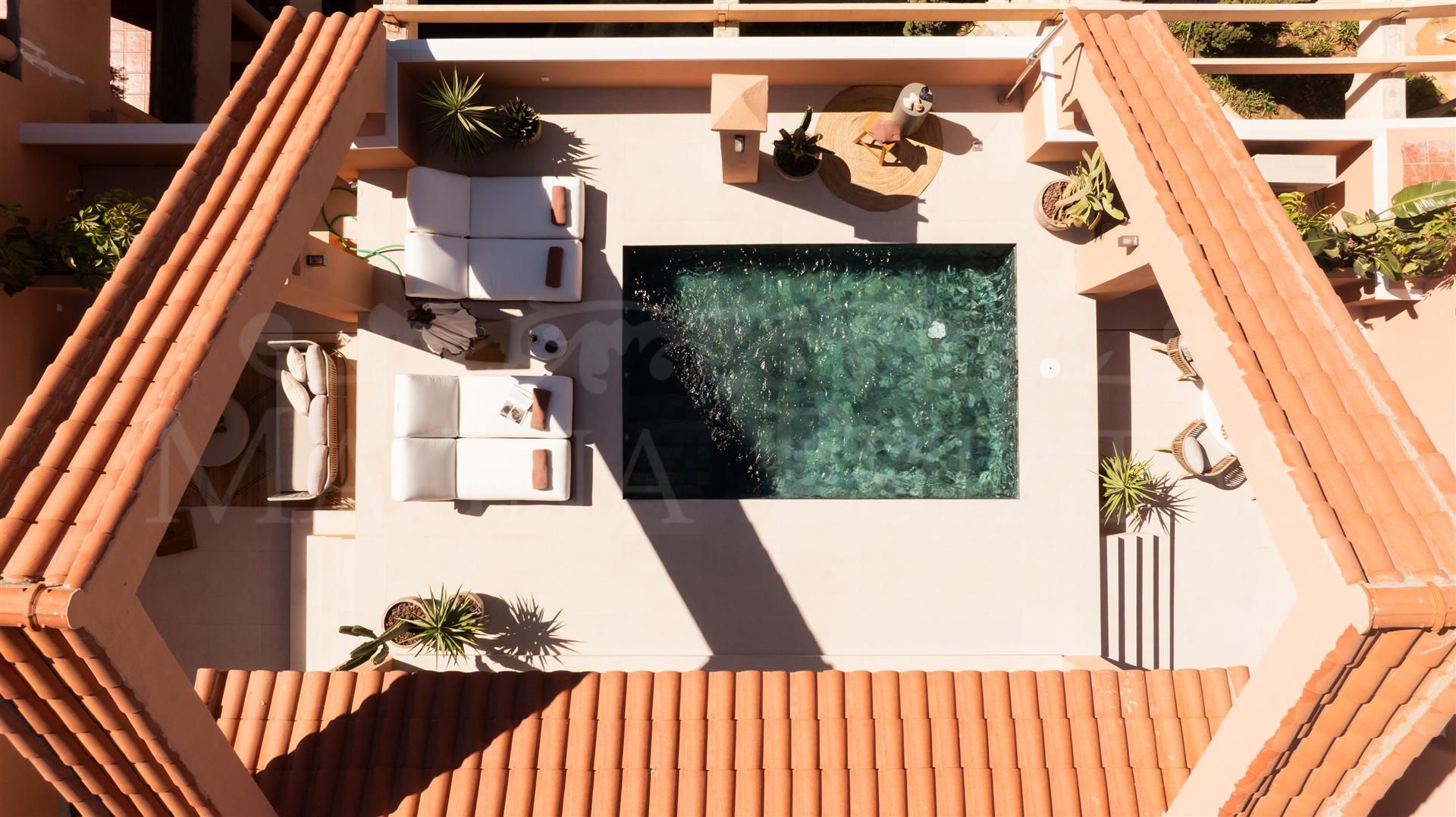 Duplex Penthouse with Panoramic Views in Magna Marbella, Nueva Andalucia