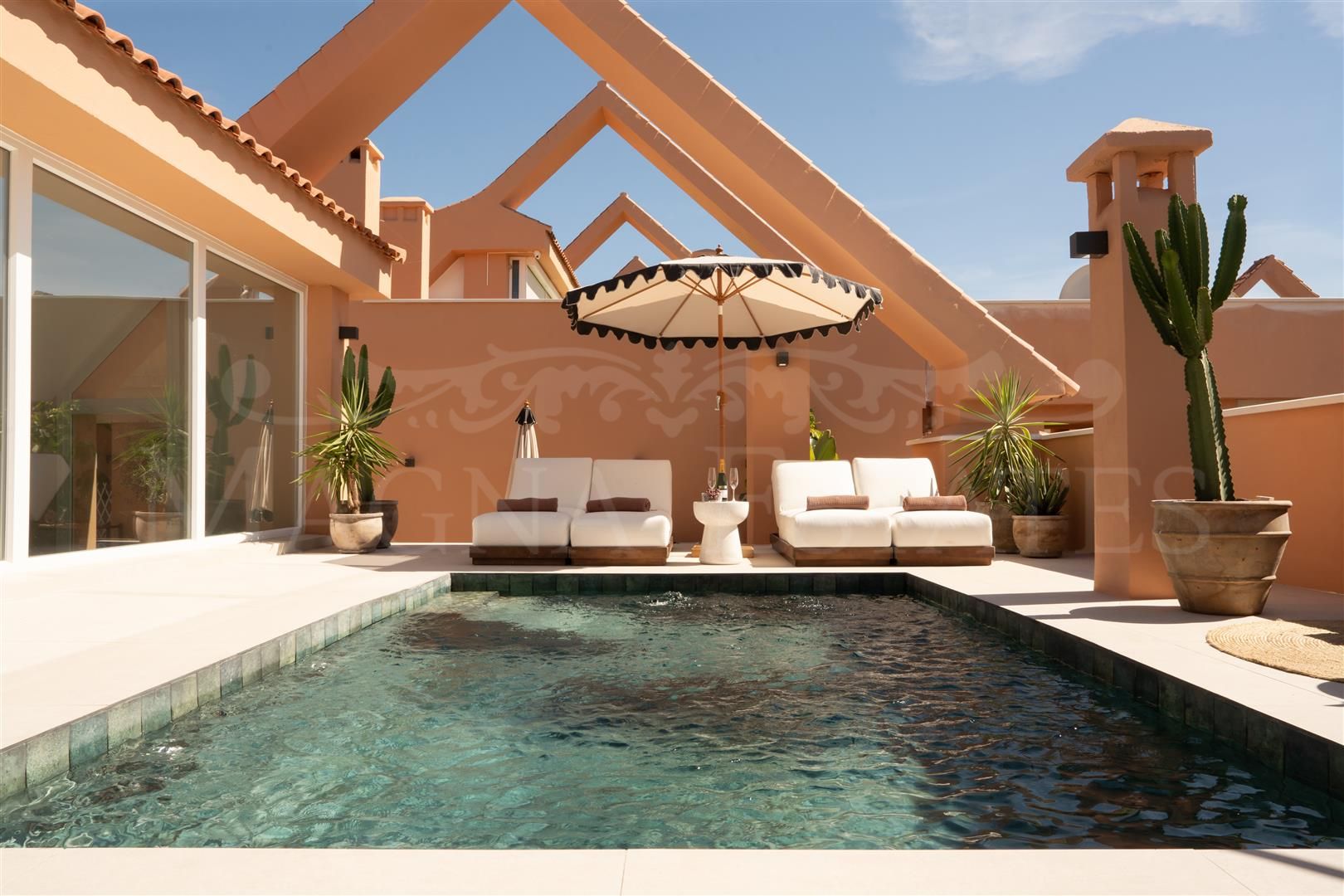 Duplex Penthouse with Panoramic Views in Magna Marbella, Nueva Andalucia