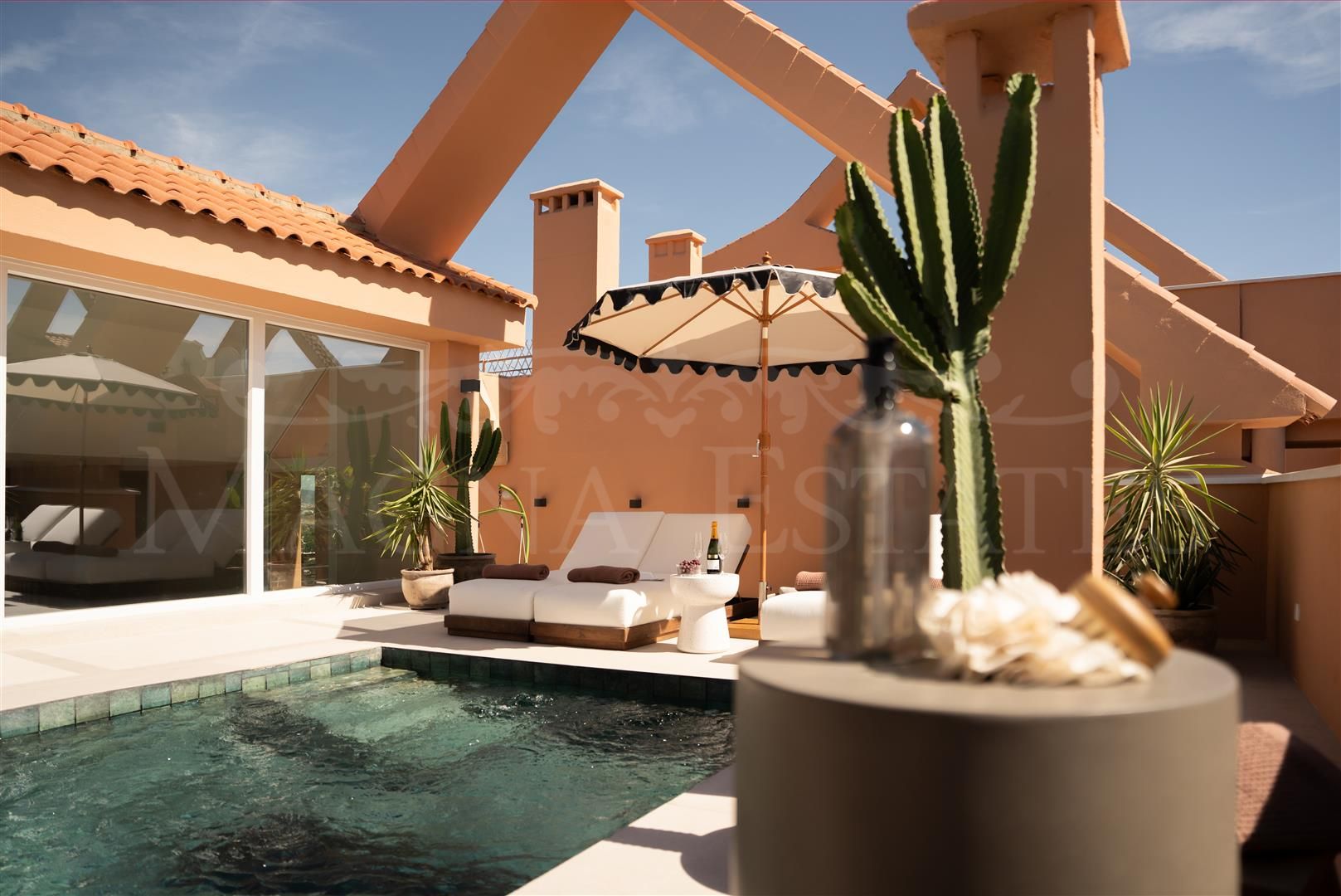 Duplex Penthouse with Panoramic Views in Magna Marbella, Nueva Andalucia