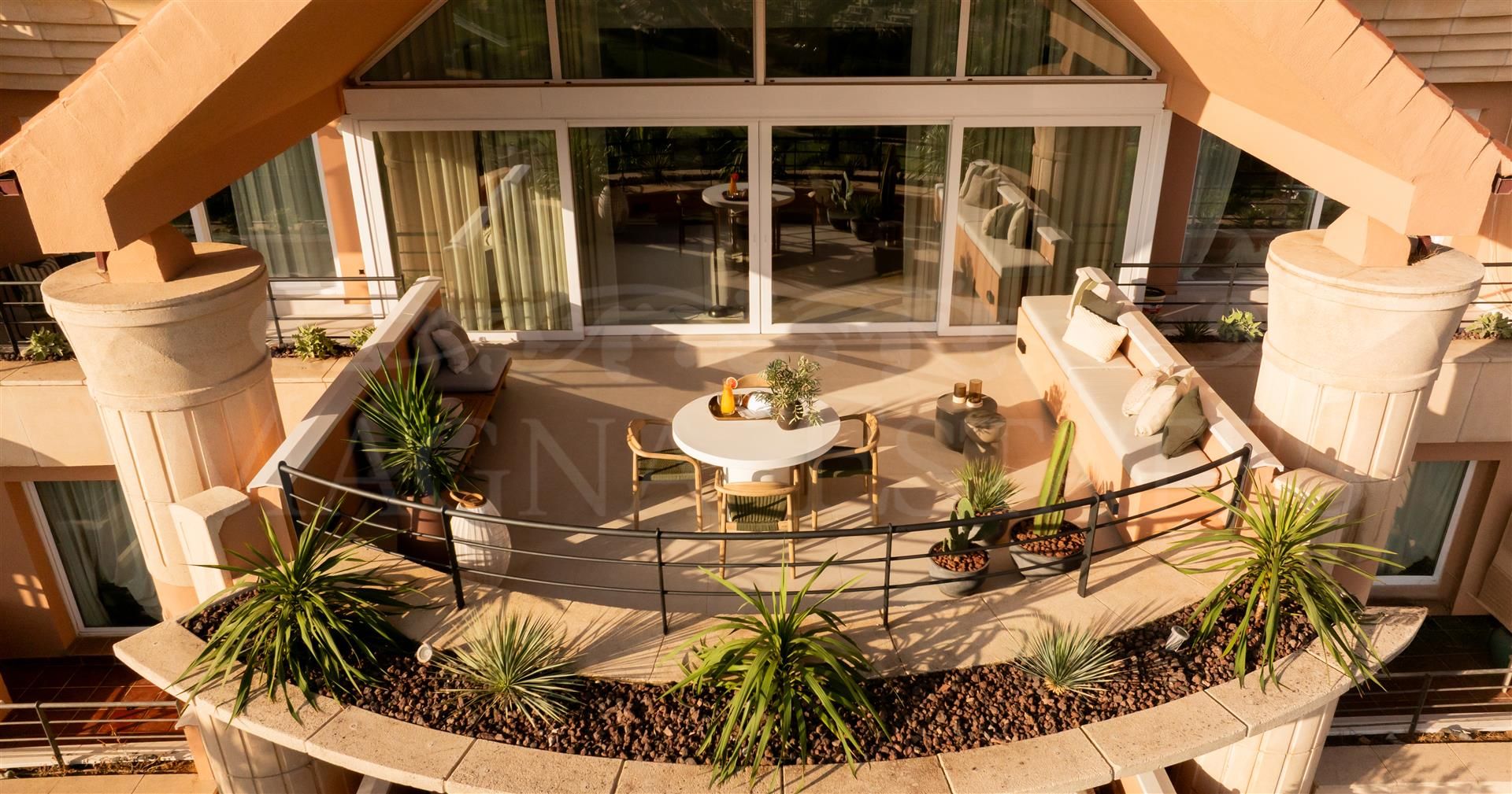 Duplex Penthouse with Panoramic Views in Magna Marbella, Nueva Andalucia