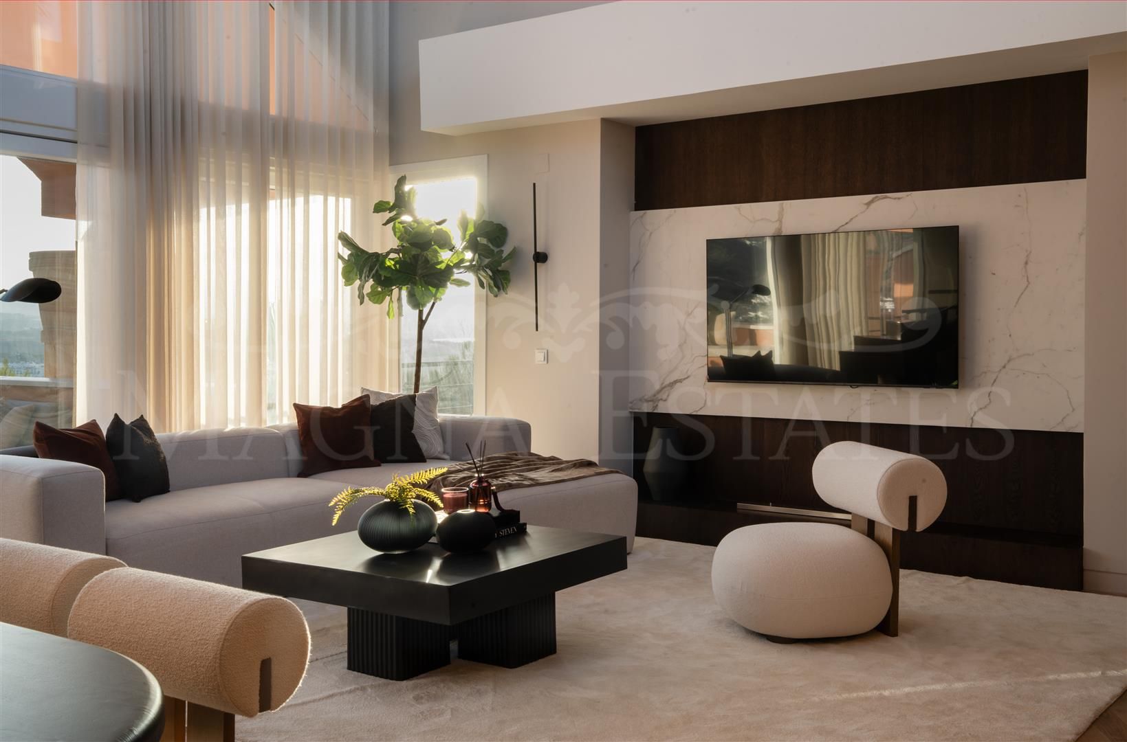 Duplex Penthouse with Panoramic Views in Magna Marbella, Nueva Andalucia