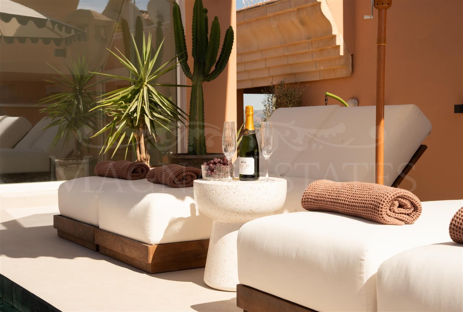 Duplex Penthouse with Panoramic Views in Magna Marbella, Nueva Andalucia