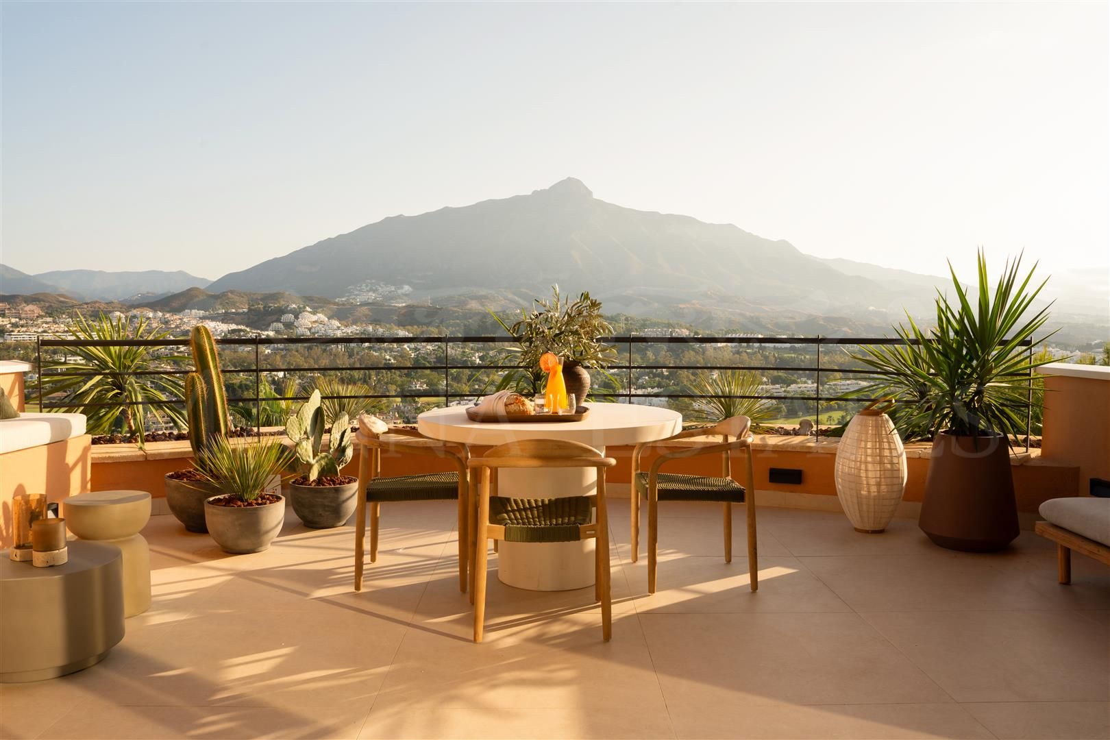 Duplex Penthouse with Panoramic Views in Magna Marbella, Nueva Andalucia