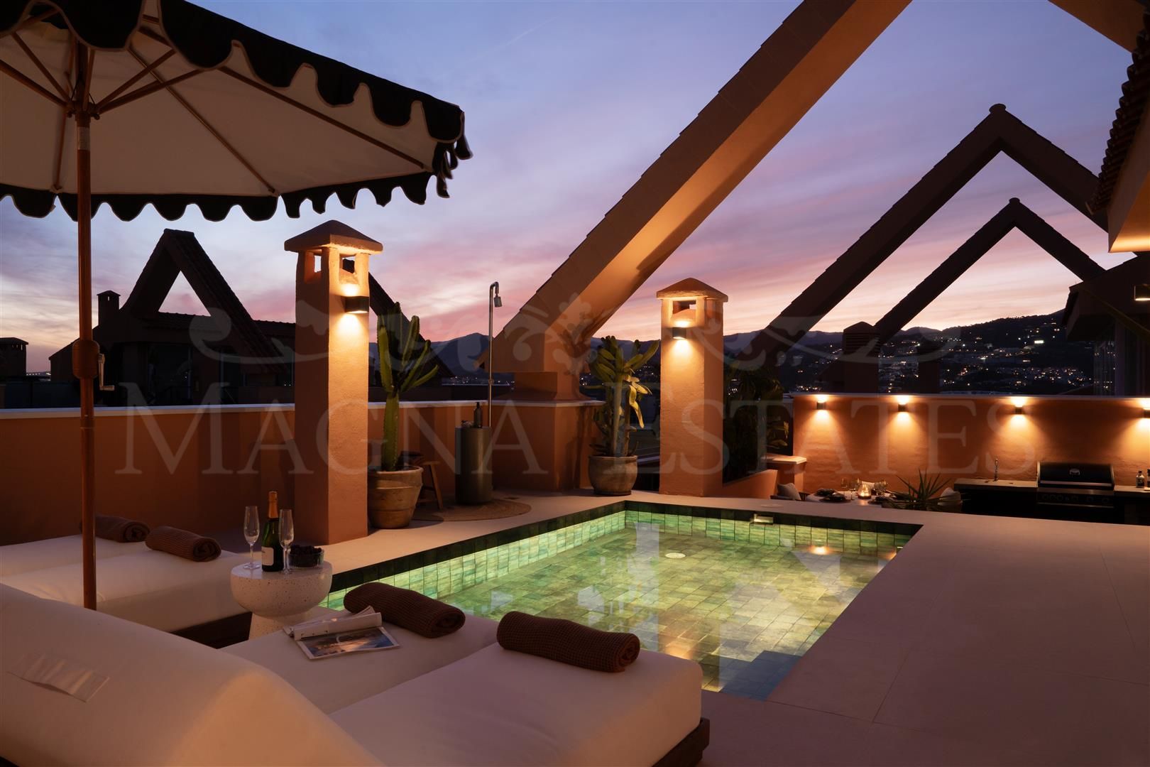 Duplex Penthouse with Panoramic Views in Magna Marbella, Nueva Andalucia