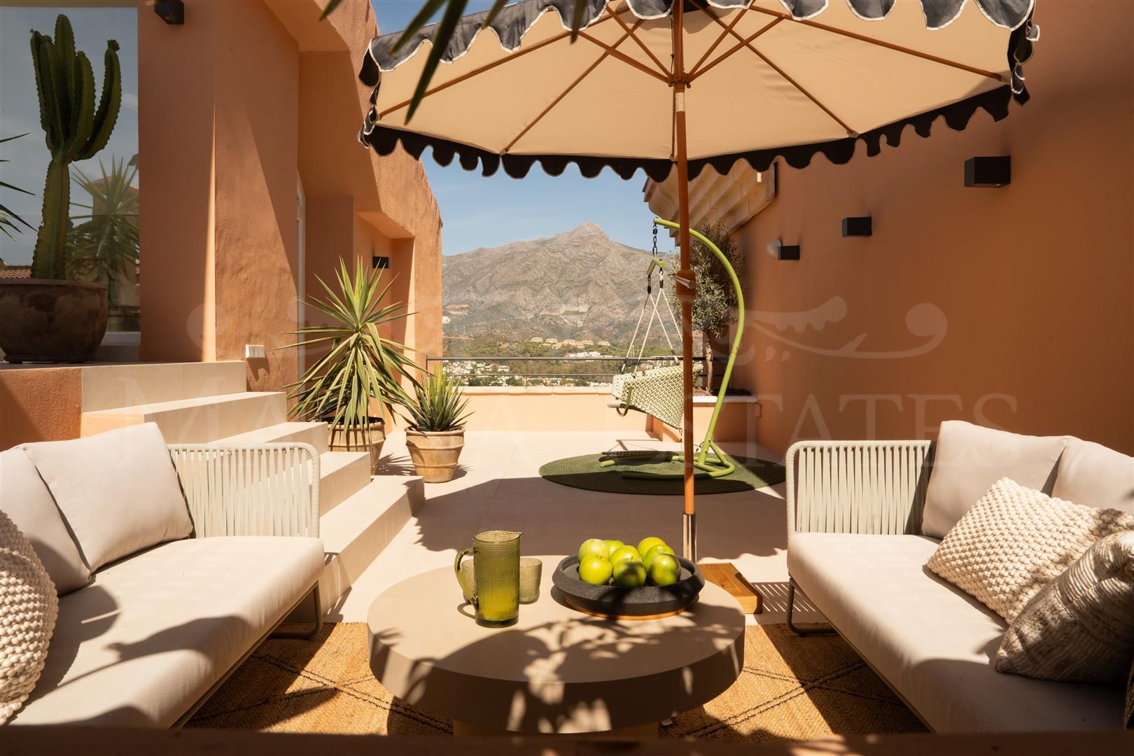 Duplex Penthouse with Panoramic Views in Magna Marbella, Nueva Andalucia