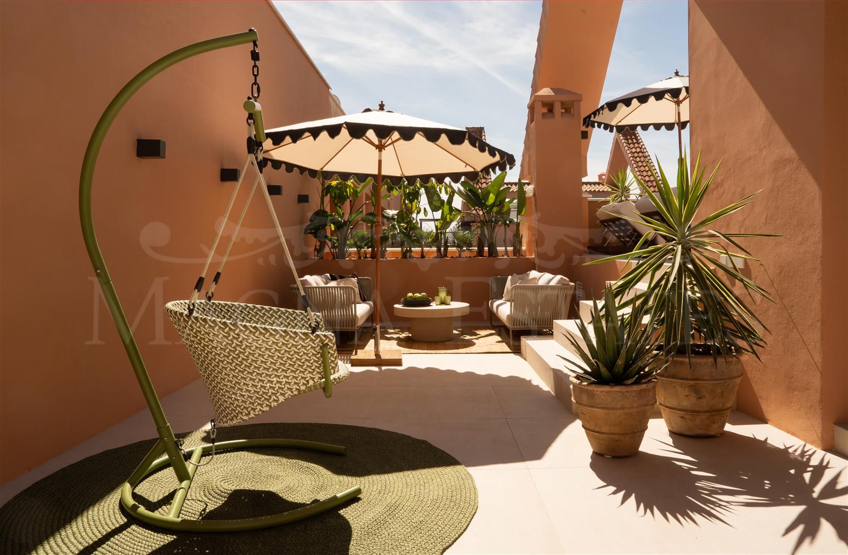 Duplex Penthouse with Panoramic Views in Magna Marbella, Nueva Andalucia