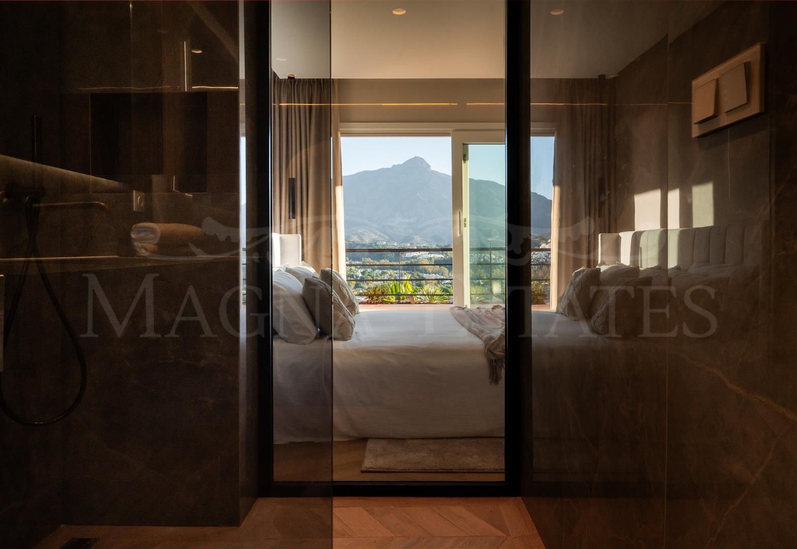 Duplex Penthouse with Panoramic Views in Magna Marbella, Nueva Andalucia