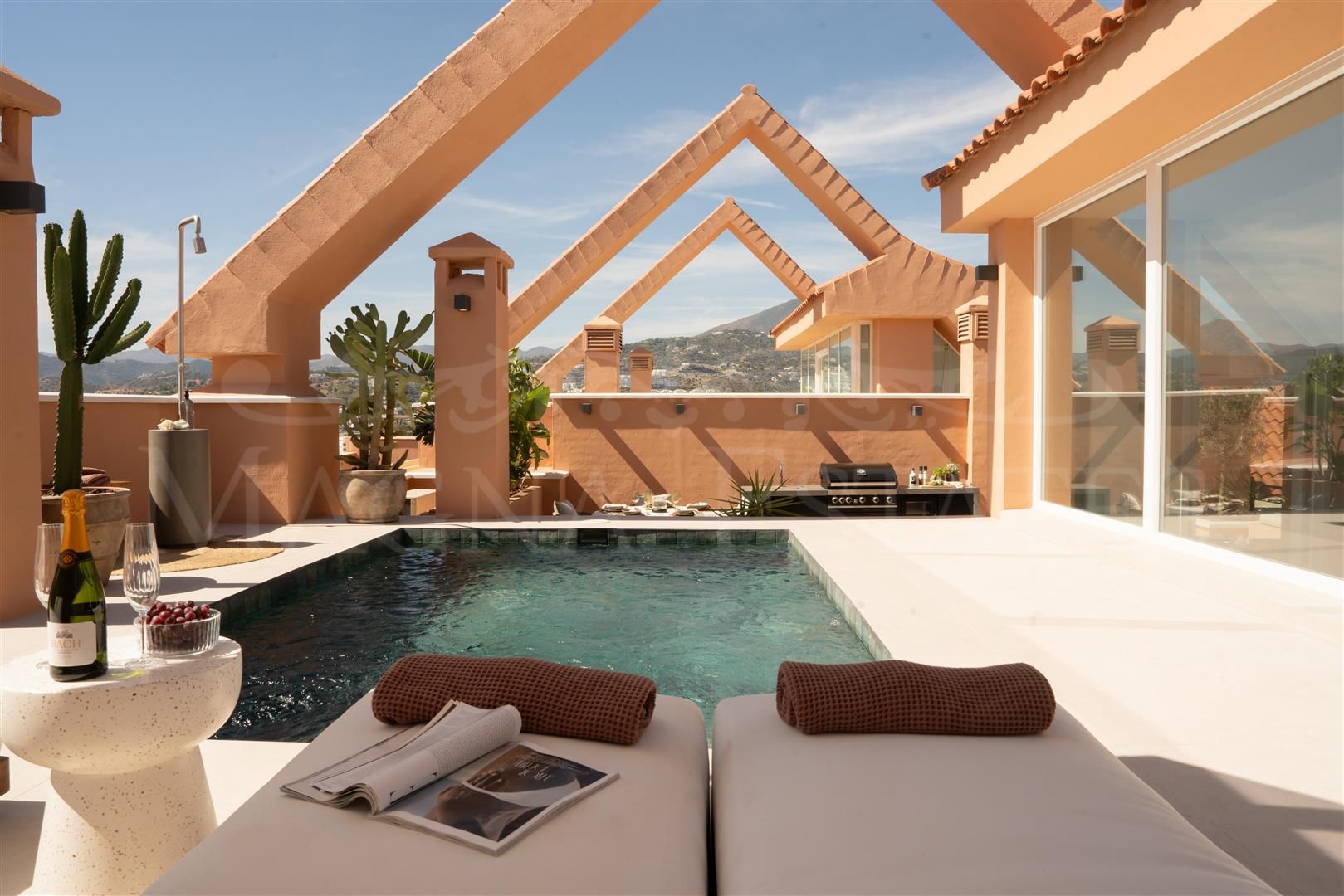 Duplex Penthouse with Panoramic Views in Magna Marbella, Nueva Andalucia