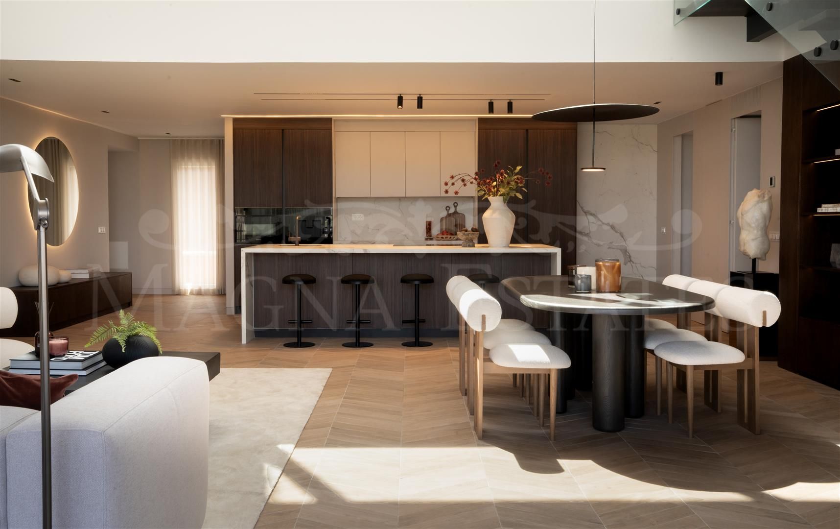 Duplex Penthouse with Panoramic Views in Magna Marbella, Nueva Andalucia
