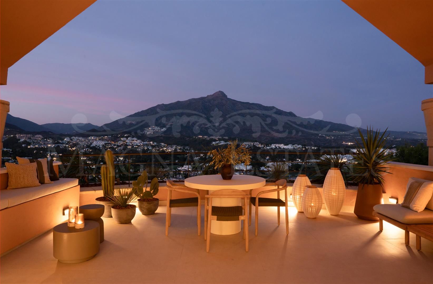 Duplex Penthouse with Panoramic Views in Magna Marbella, Nueva Andalucia