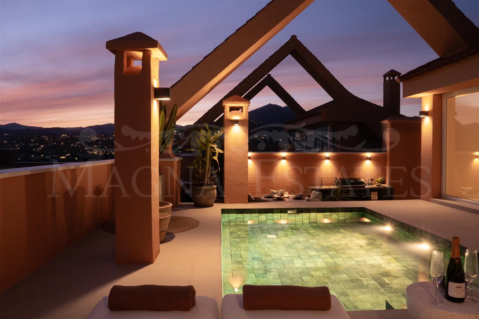 Duplex Penthouse with Panoramic Views in Magna Marbella, Nueva Andalucia