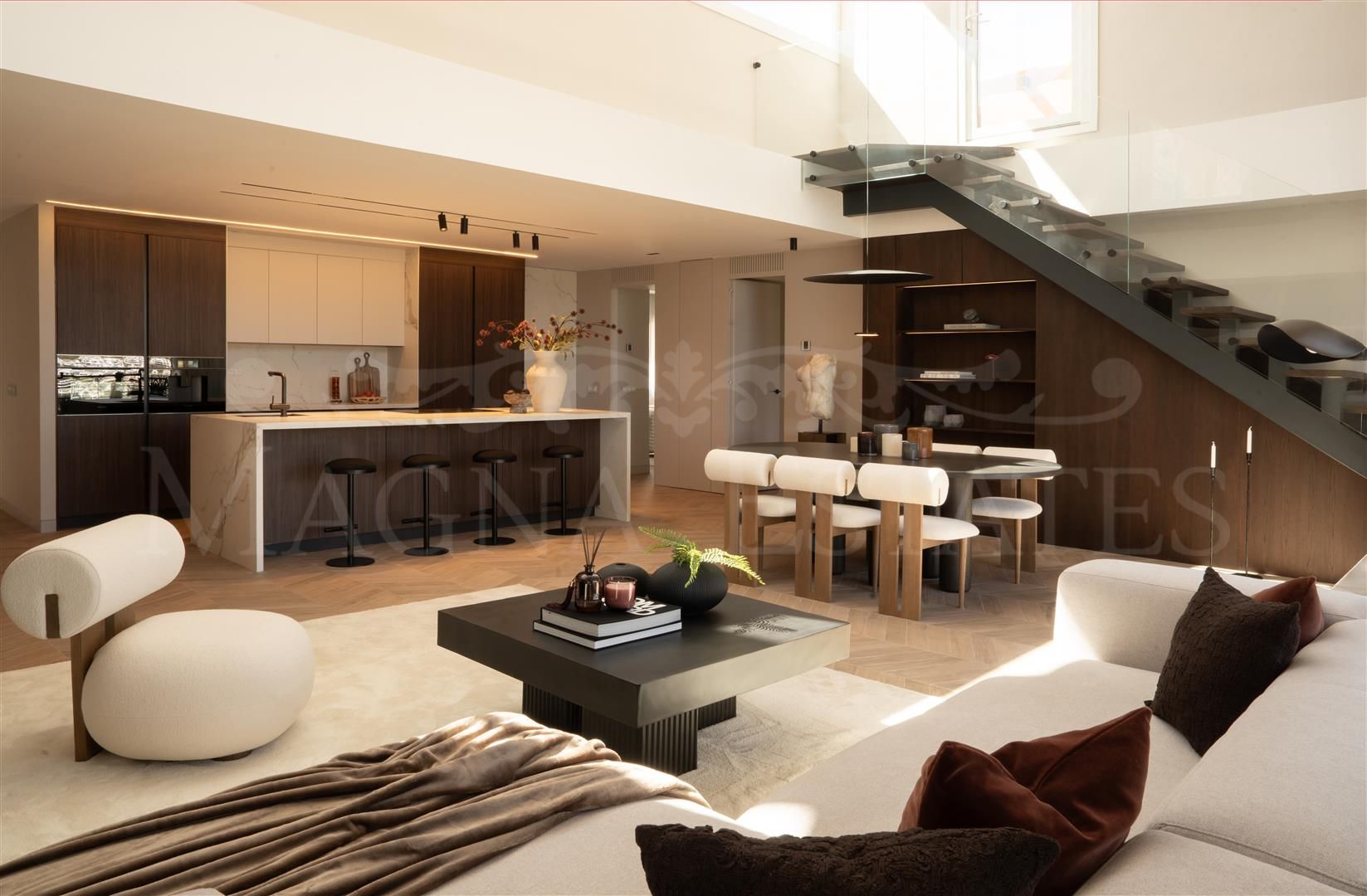 Duplex Penthouse with Panoramic Views in Magna Marbella, Nueva Andalucia