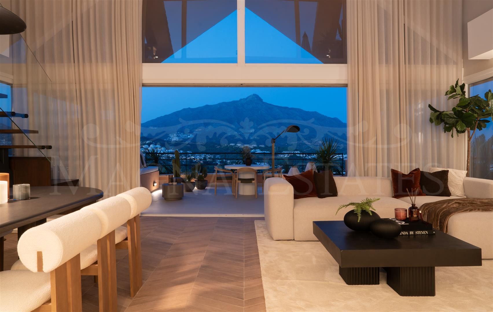 Duplex Penthouse with Panoramic Views in Magna Marbella, Nueva Andalucia
