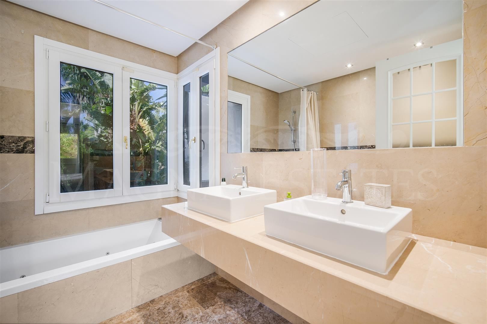 Spacious Five-Bedroom Villa in Lomas de Magna Marbella, Golden Mile