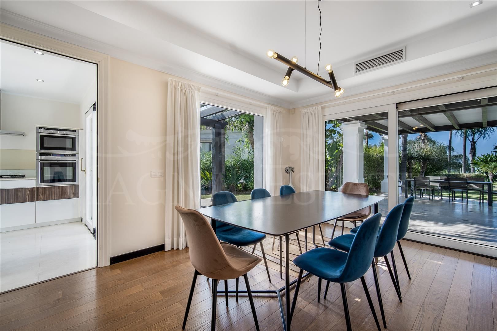 Spacious Five-Bedroom Villa in Lomas de Magna Marbella, Golden Mile
