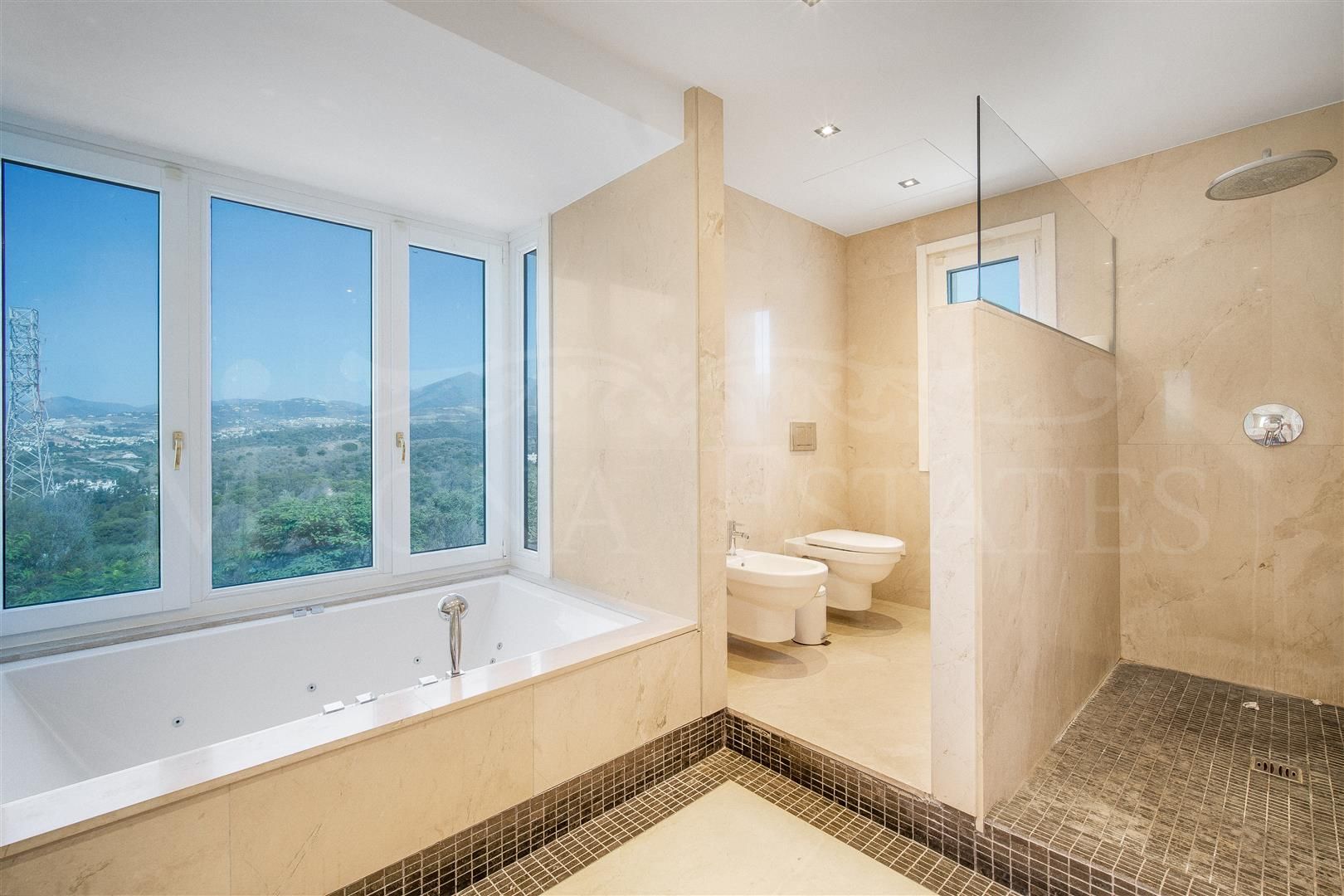 Spacious Five-Bedroom Villa in Lomas de Magna Marbella, Golden Mile