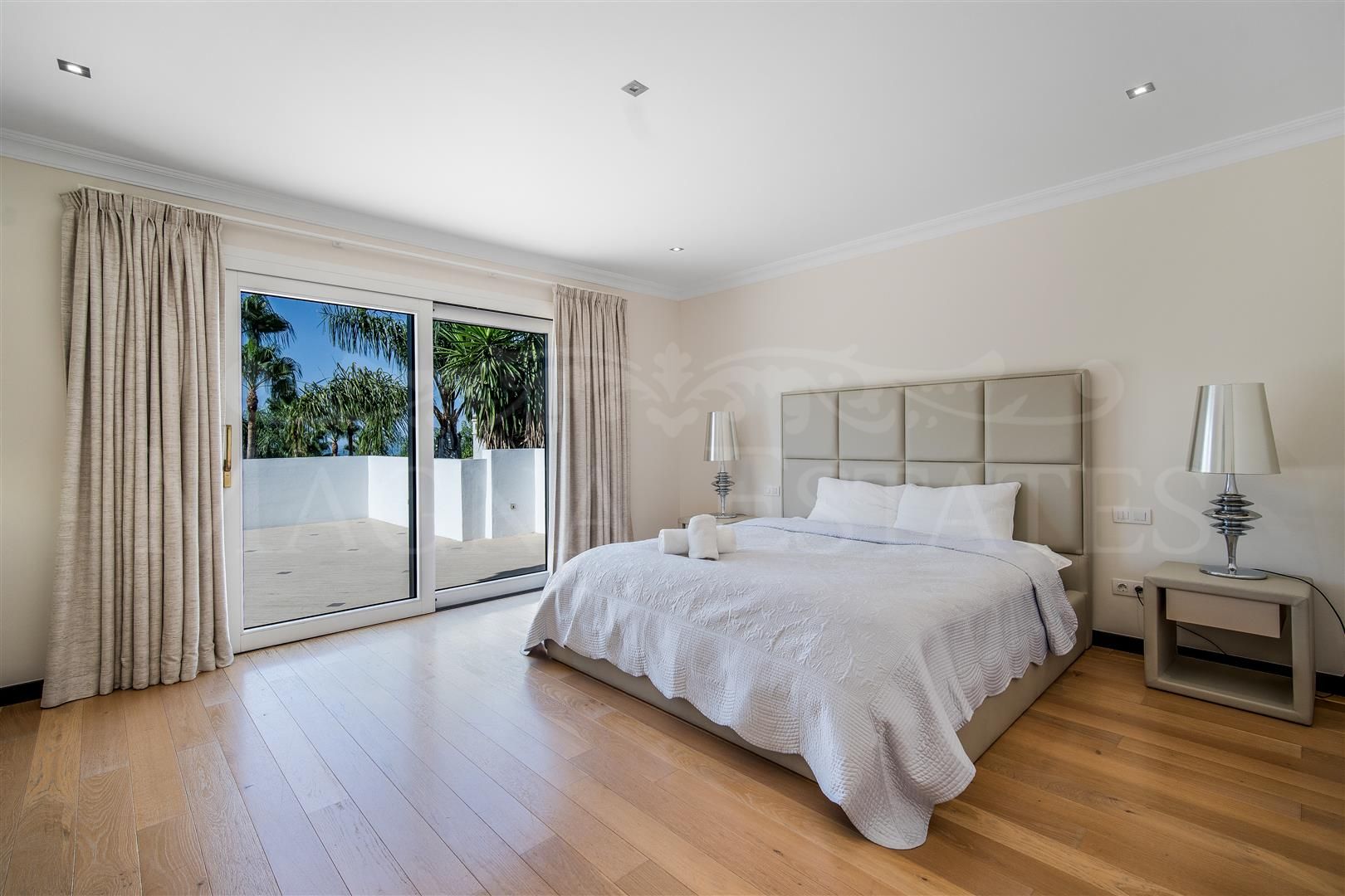 Spacious Five-Bedroom Villa in Lomas de Magna Marbella, Golden Mile