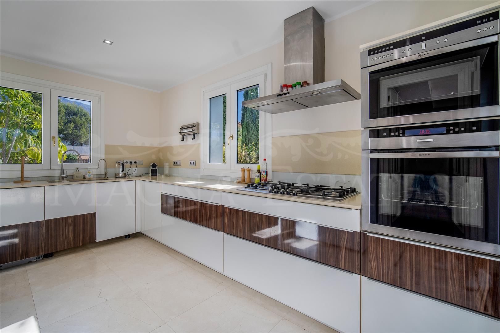 Spacious Five-Bedroom Villa in Lomas de Magna Marbella, Golden Mile