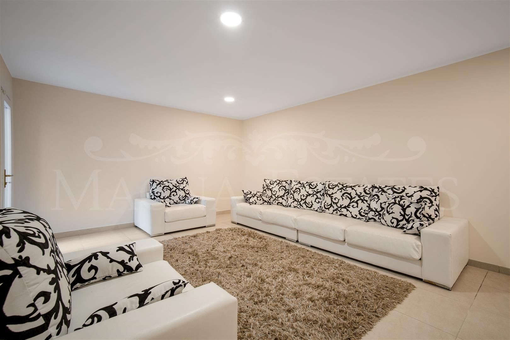 Spacious Five-Bedroom Villa in Lomas de Magna Marbella, Golden Mile