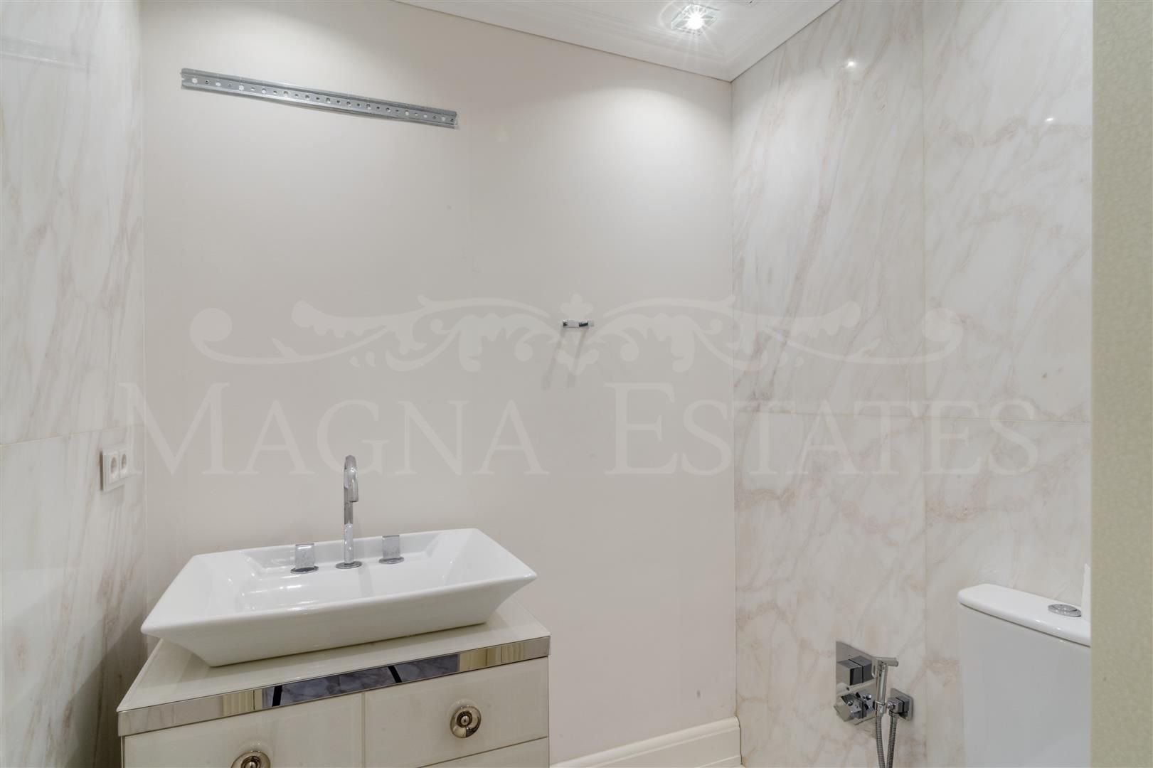 Spacious Six-Bedroom Villa in Lomas de Magna Marbella, Golden Mile